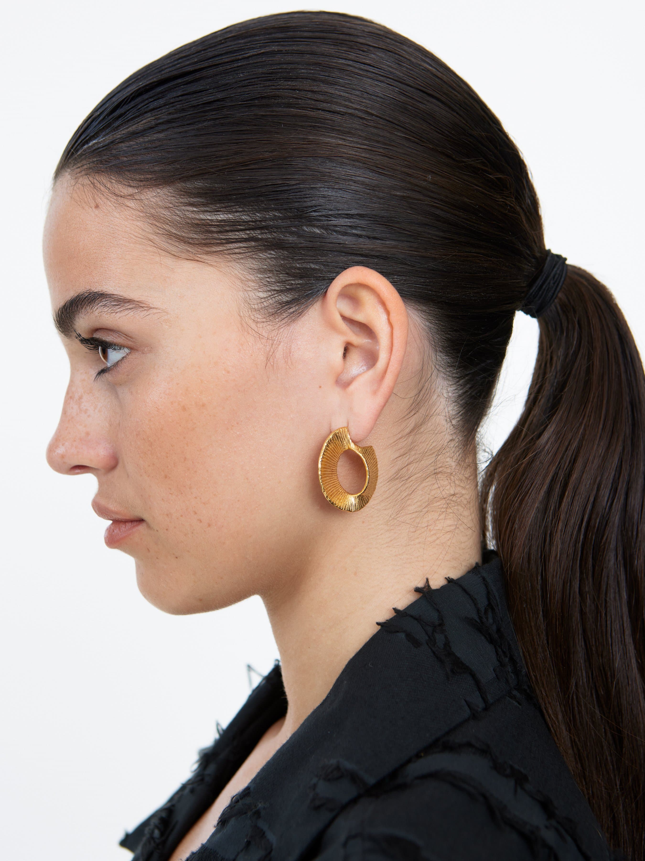 1013_8285971e94-haim_gold-plated-silver_007-large