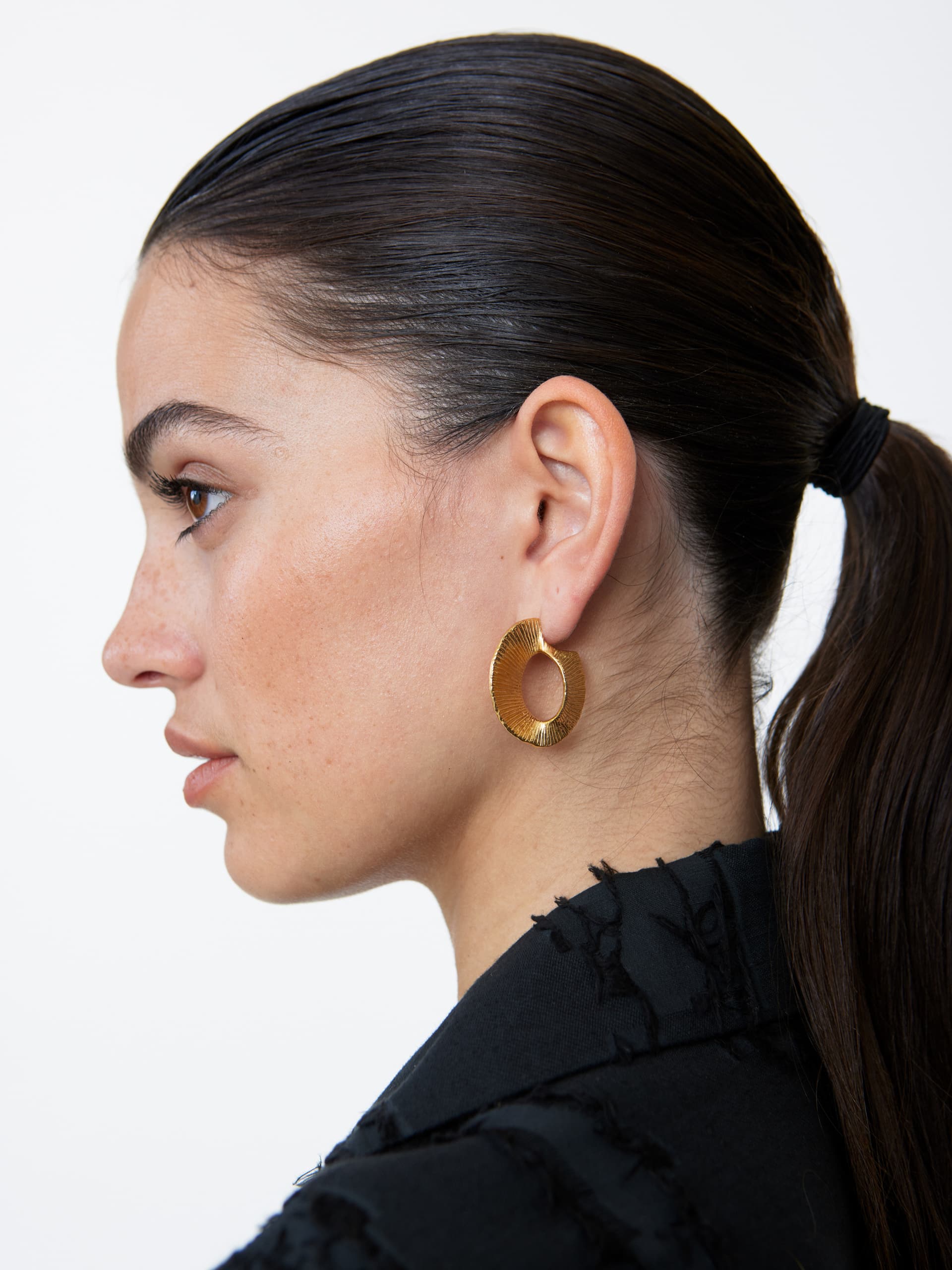 1013_9aff696b83-haim_gold-plated-silver_009-large