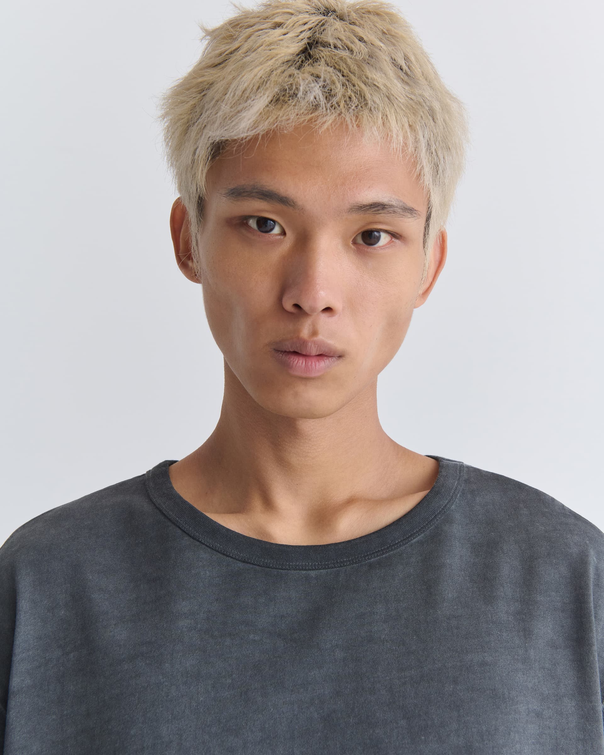 1301_04ef087715-07_mauro_tee_washed_black_0339-large