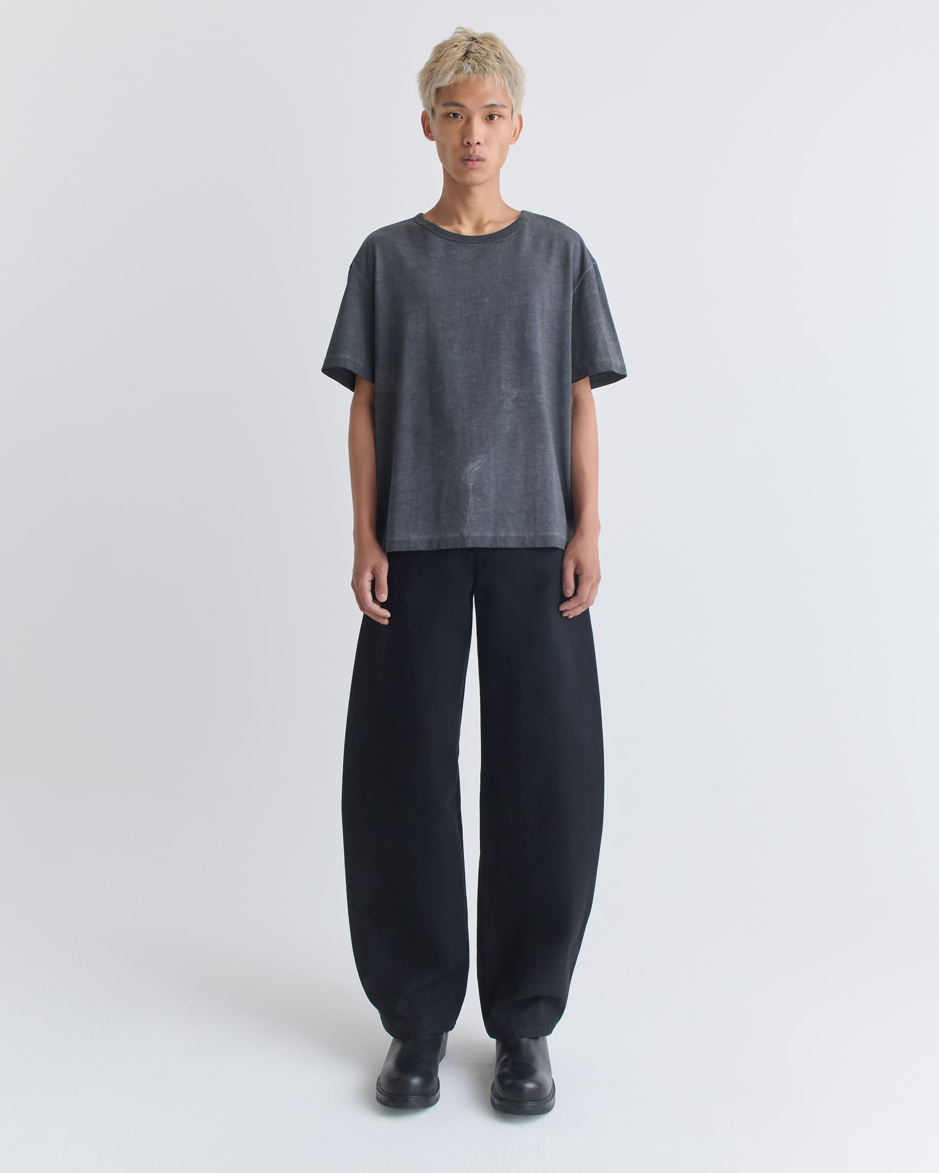 1301_09fcbf281f-07_mauro_tee_washed_black_0321-large