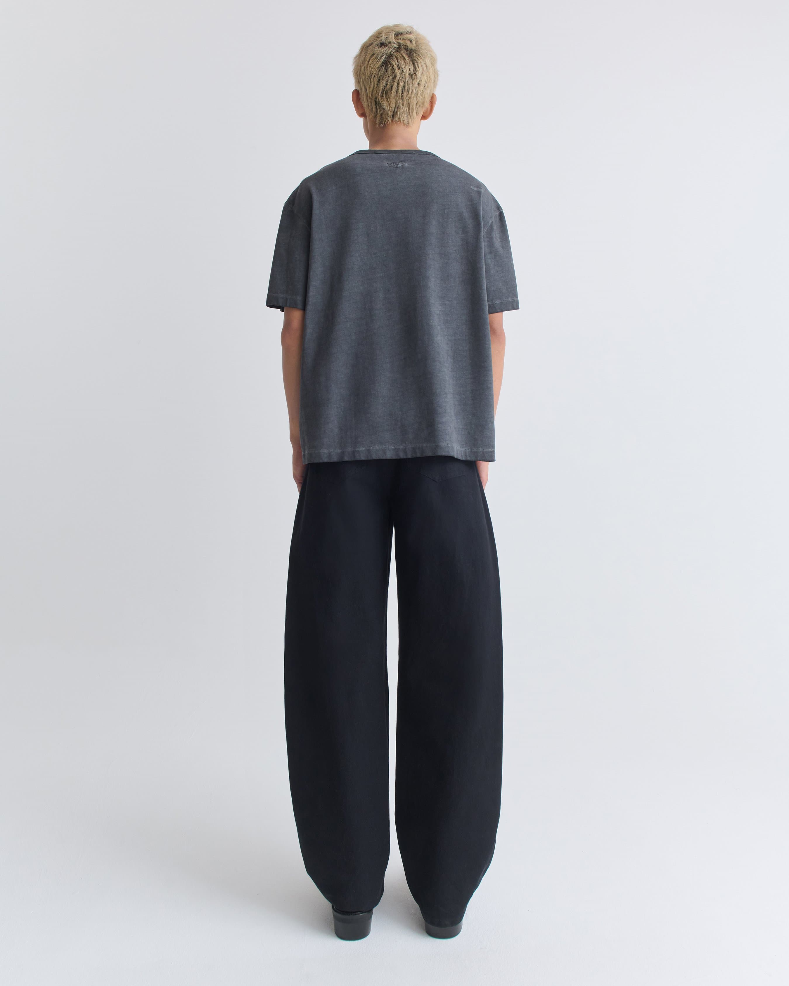 1301_cdb2b1e86f-07_mauro_tee_washed_black_0346-large