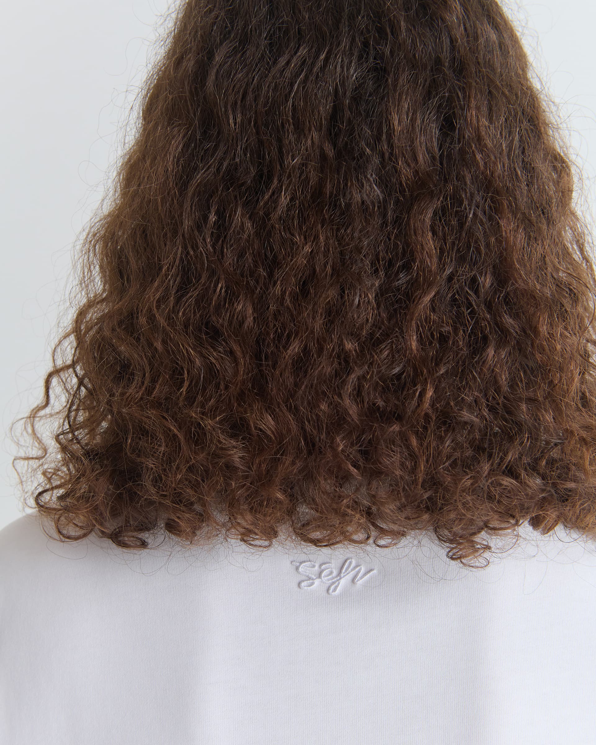 1302_30d51e26bc-15_mauro_tee_clear_white_0853-large