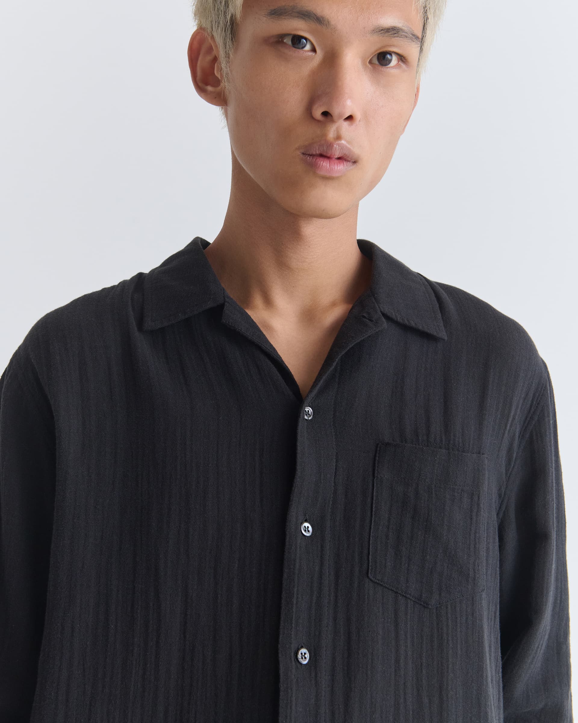 1312_6d6f6d1c8c-18_leo_shirt_light_black_0855-large