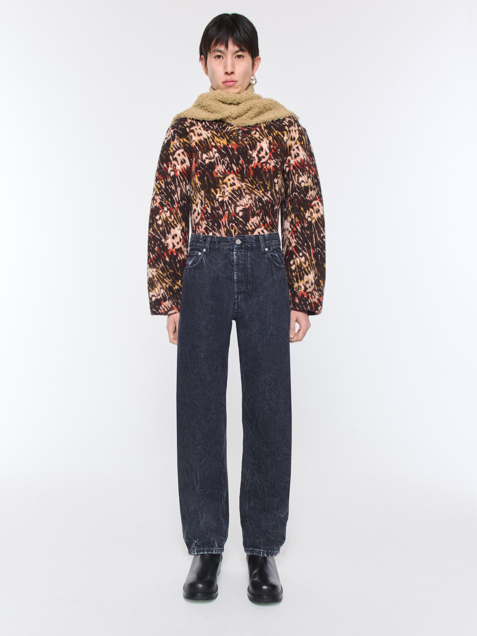 1328_5b56299bd0-classic-cut-jeans-black-marble_022-large