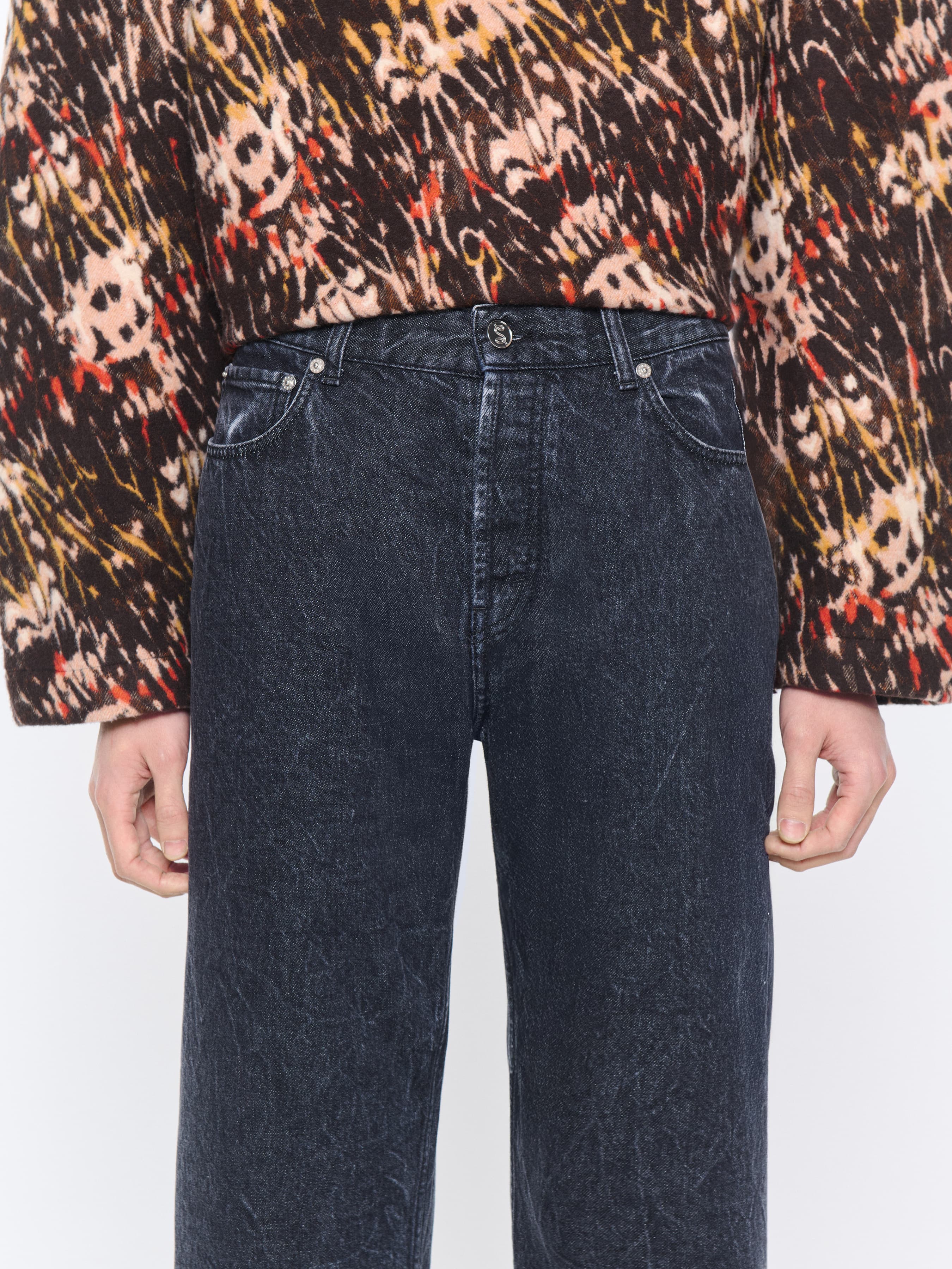 1328_a026797e50-classic-cut-jeans-black-marble_011-large