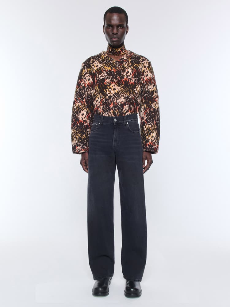 1330_c9b6e5e9bc-wide-cut-jeans-creased-black-wash_015-full