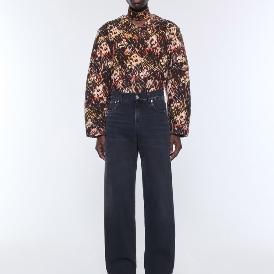 1330_c9b6e5e9bc-wide-cut-jeans-creased-black-wash_015-square