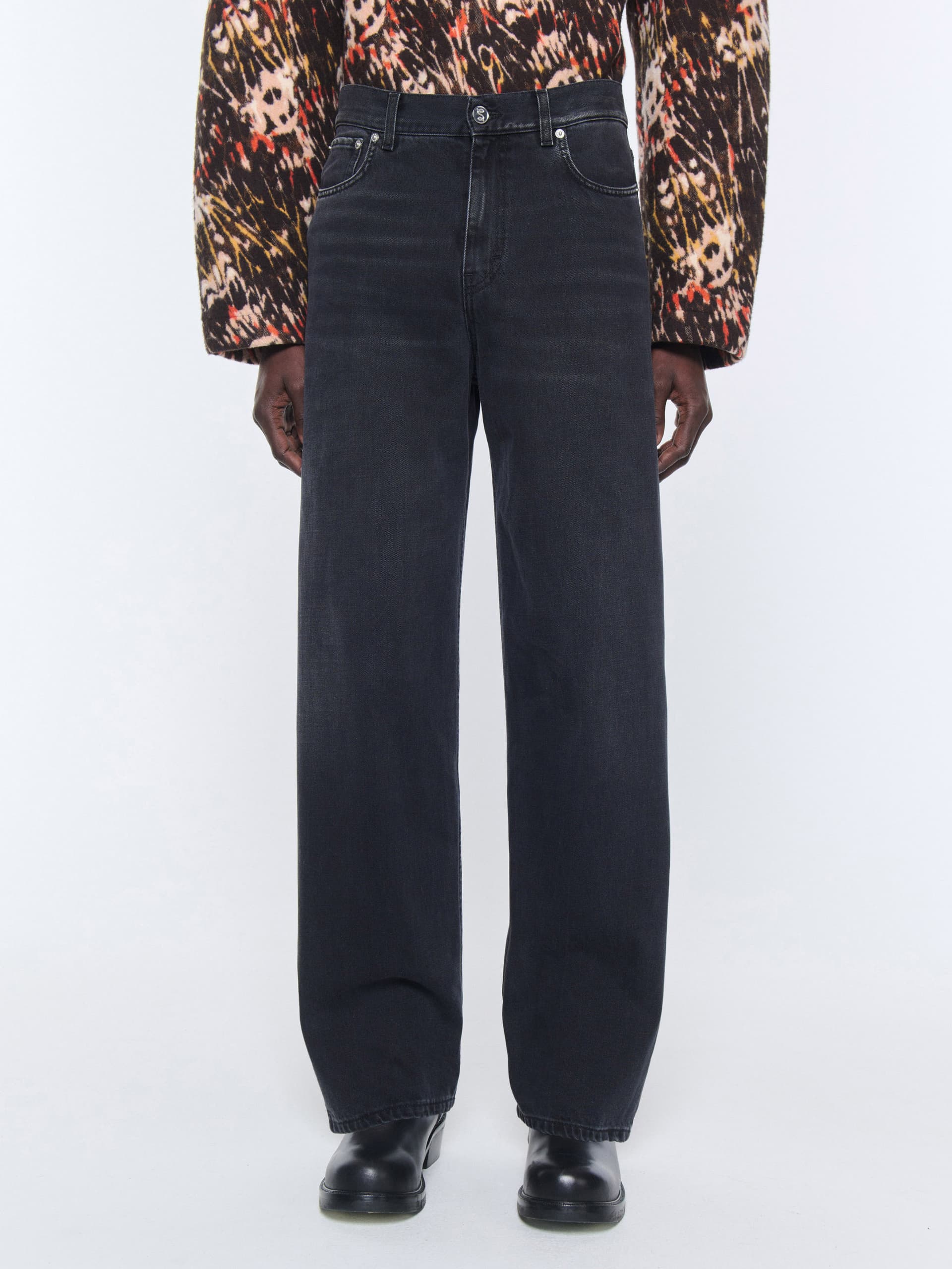 1330_da20eeffb4-wide-cut-jeans-creased-black-wash_008-large