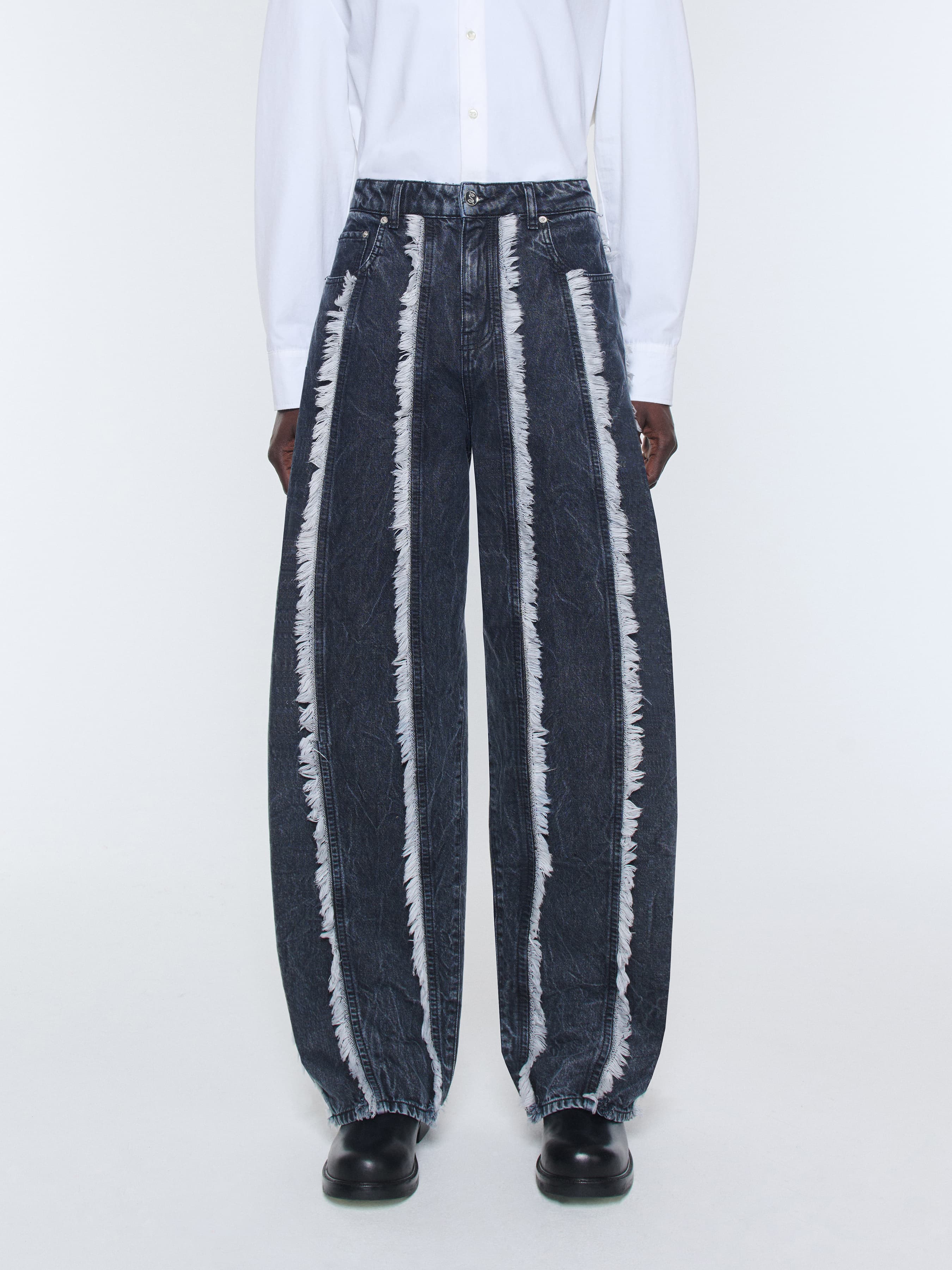 1331_a9e7786ac8-cutline-jeans-aluminum-wash_024-large