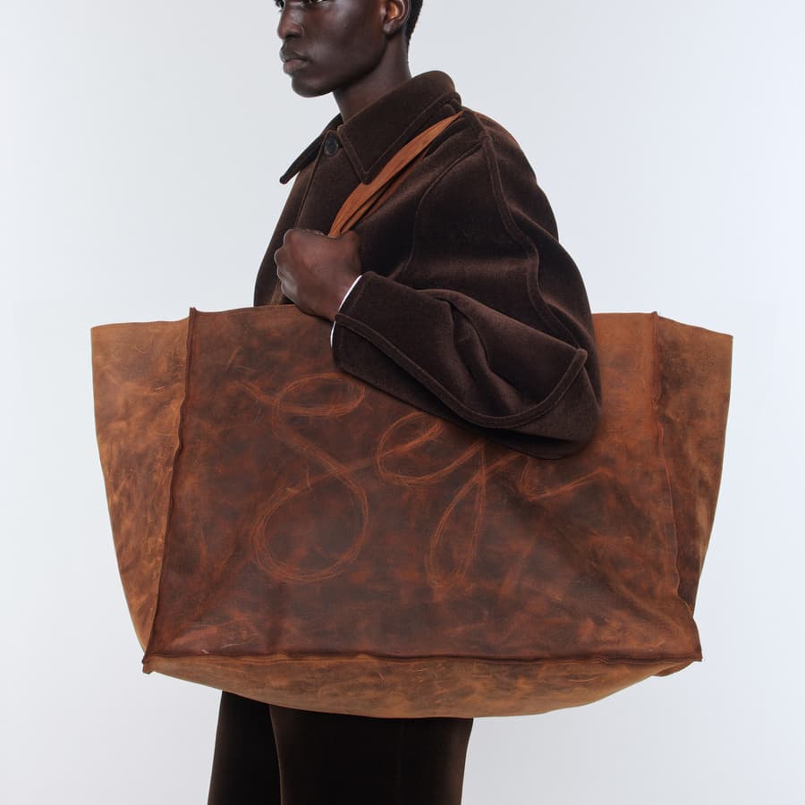 1333_ee4143643a-romano-bag-flame-leather_038-square