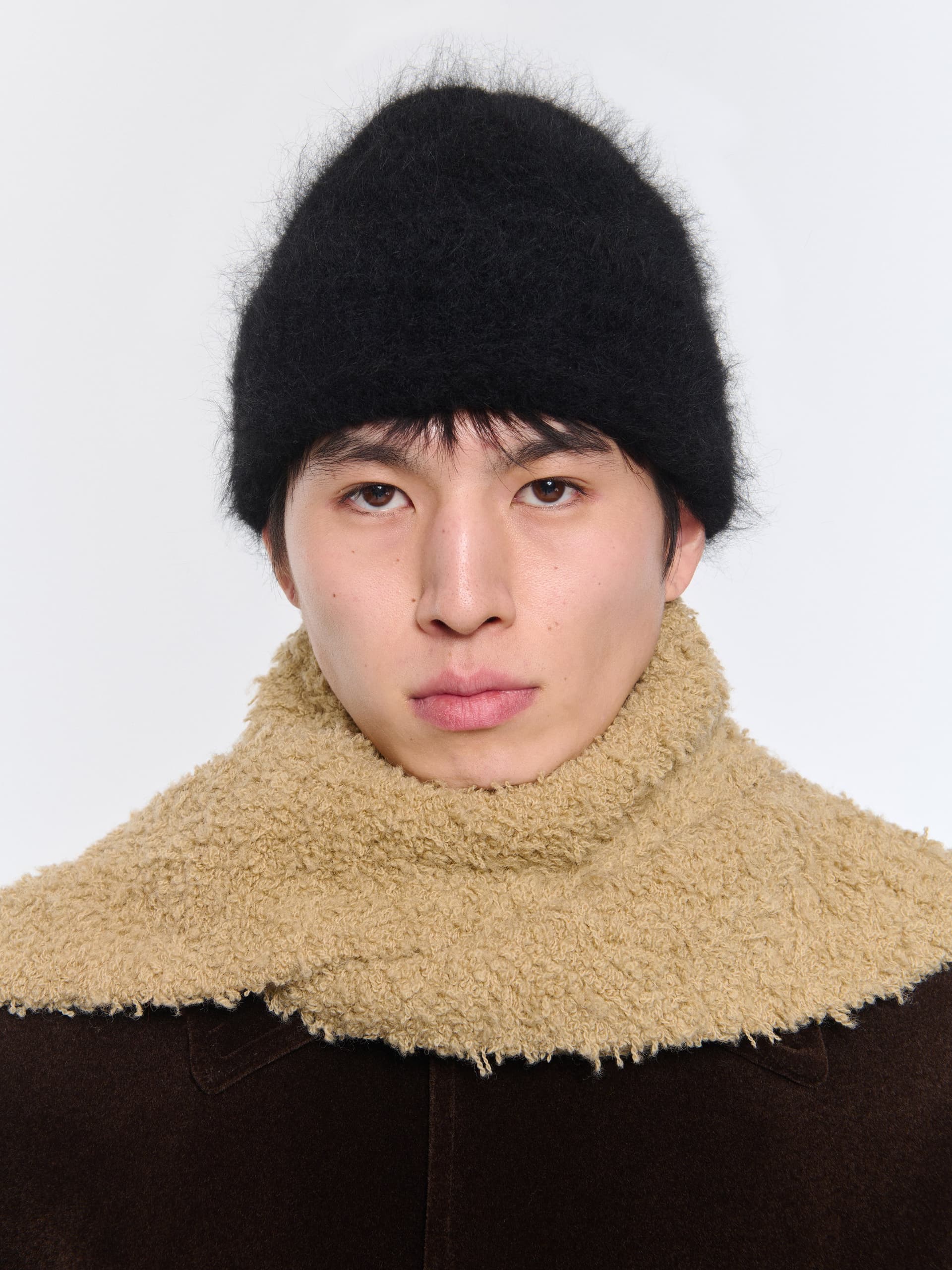 1344_07243af33c-fuzzy-beanie-black-alpaca_017-large