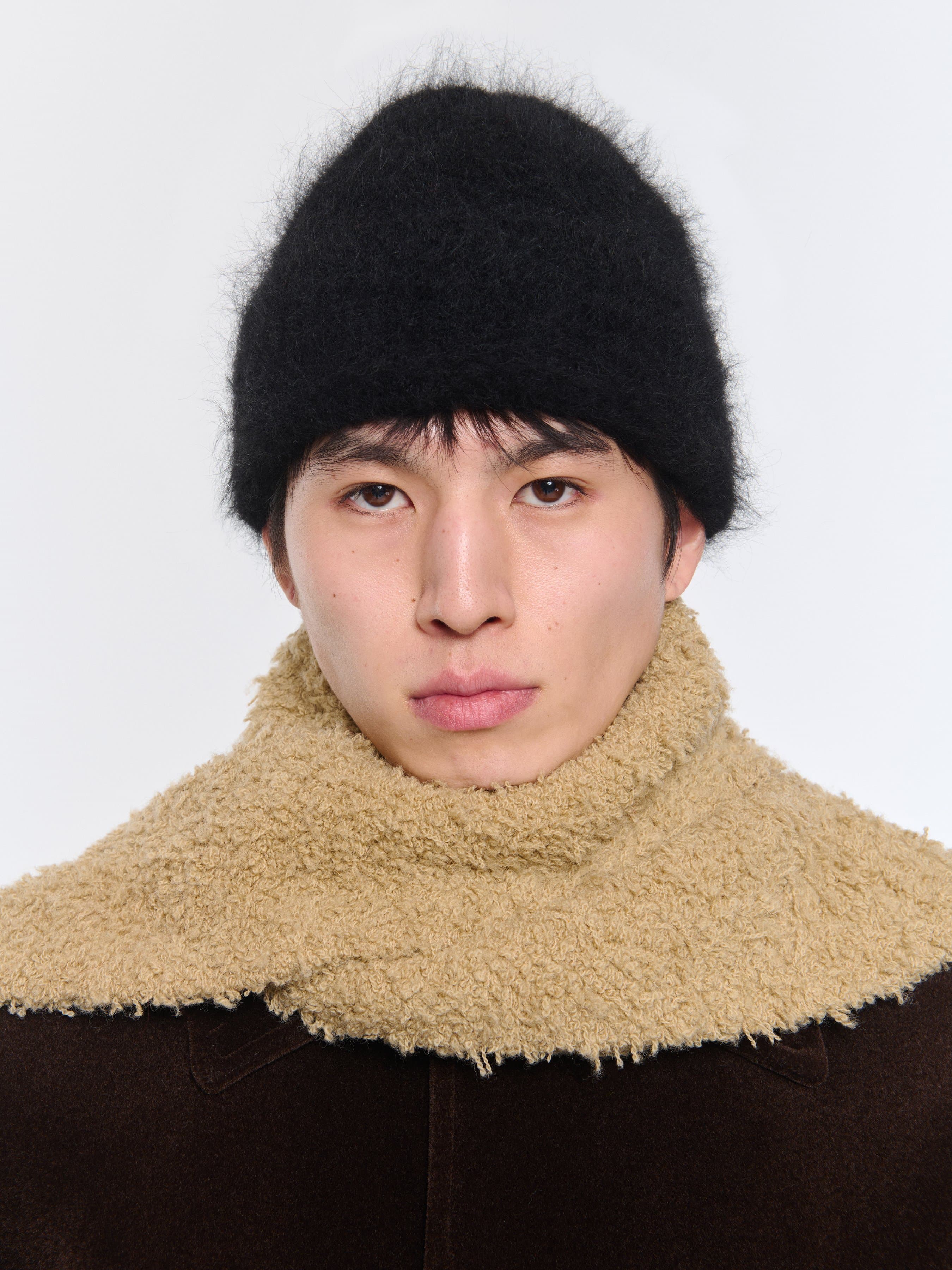 1344_07243af33c-fuzzy-beanie-black-alpaca_017-large