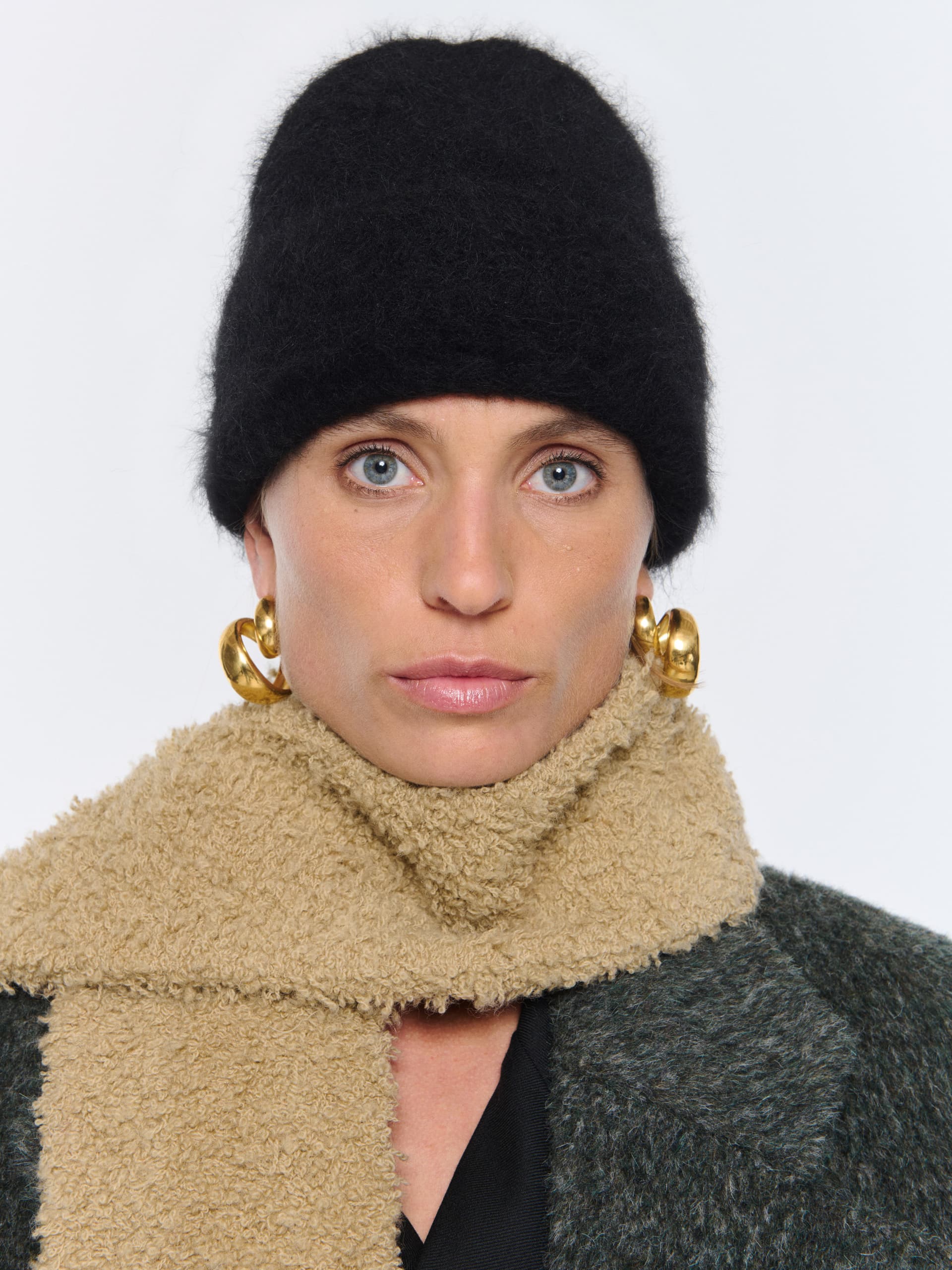 1353_3b554eeb89-fuzzy-beanie-black-alpaca_010-large