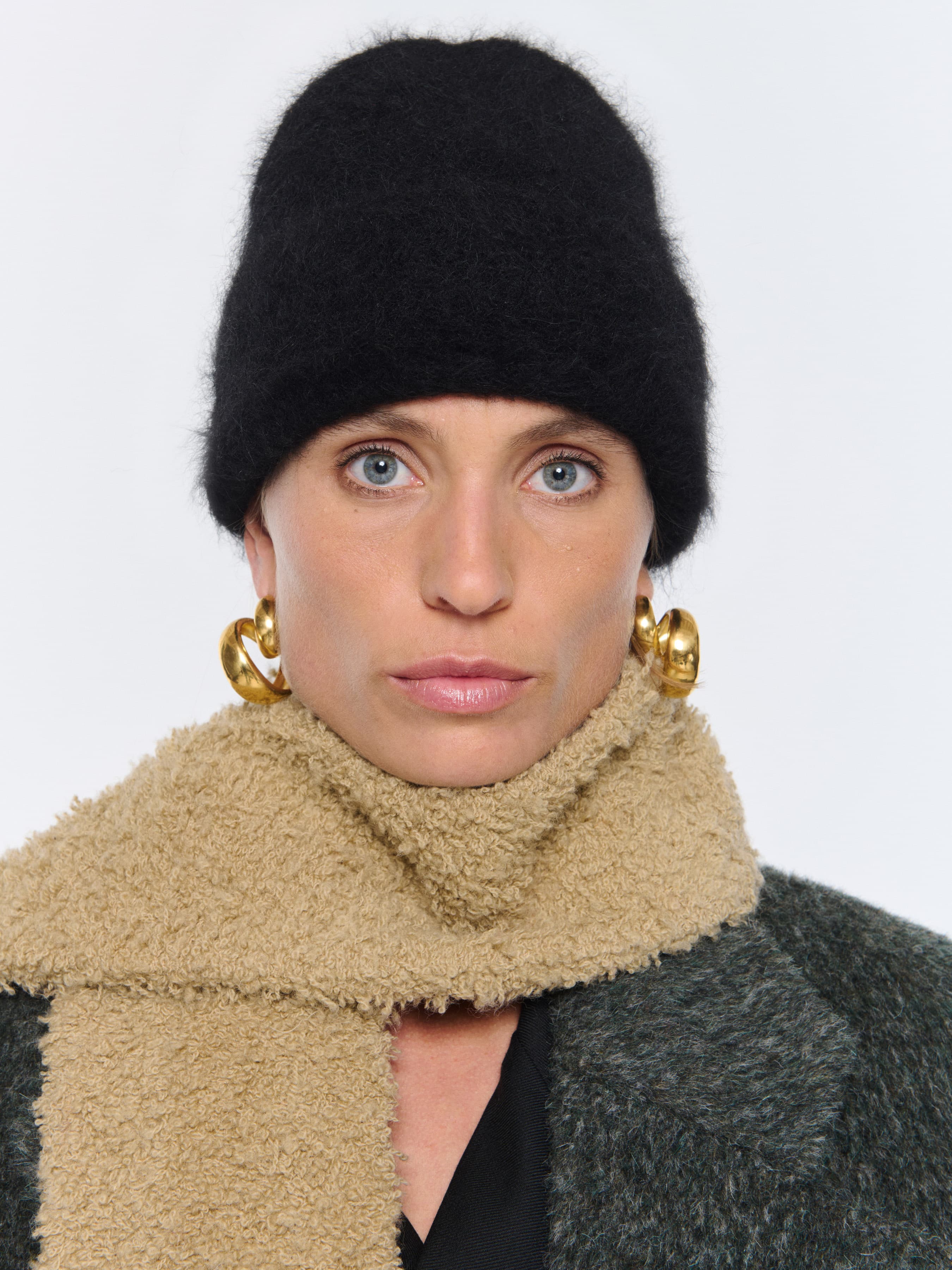 1353_3b554eeb89-fuzzy-beanie-black-alpaca_0109170-large