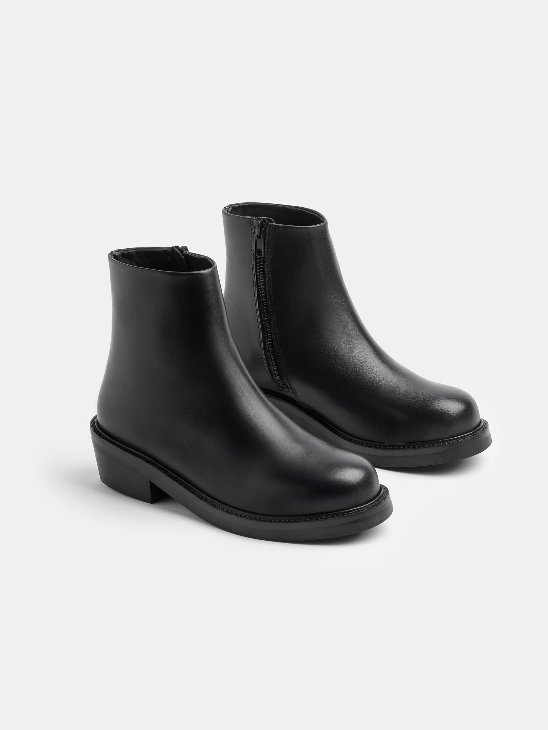 1356_159f150a71-1010_7ce67dfcdc-_0003_svartboot_dam_2-original-large