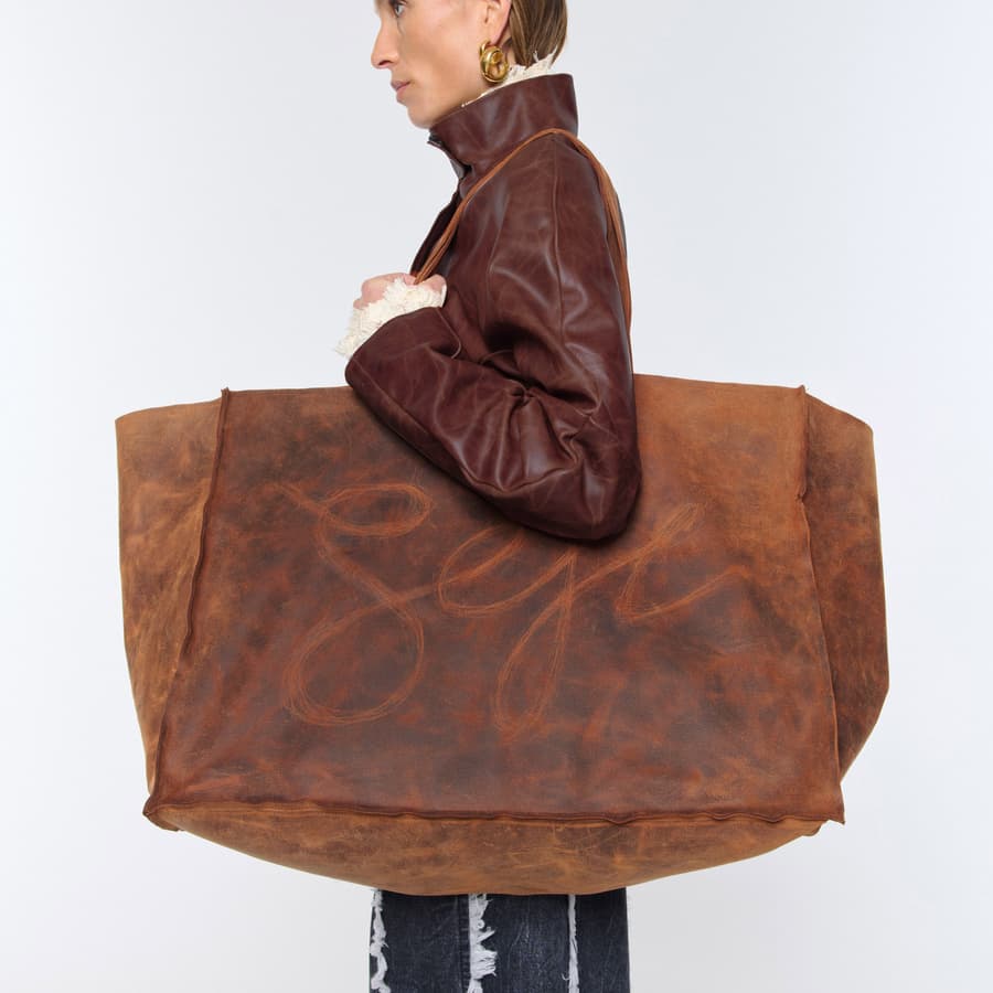 1359_e83781b2dd-1607_88c39285e0-romano-bag-flame-leather_016-original-square