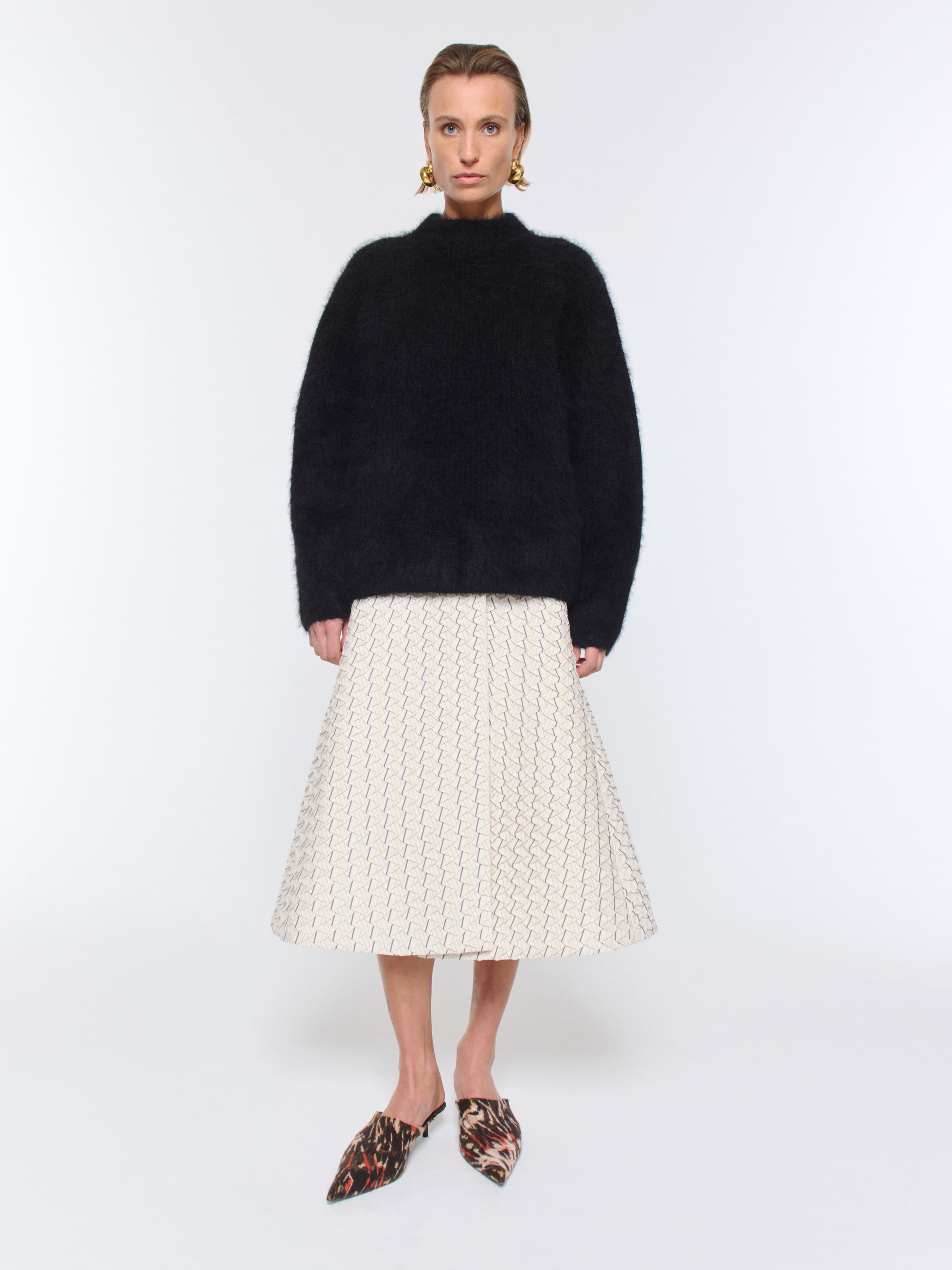 1365_2ced02c884-haru-sweater-black-alpaca_037-large