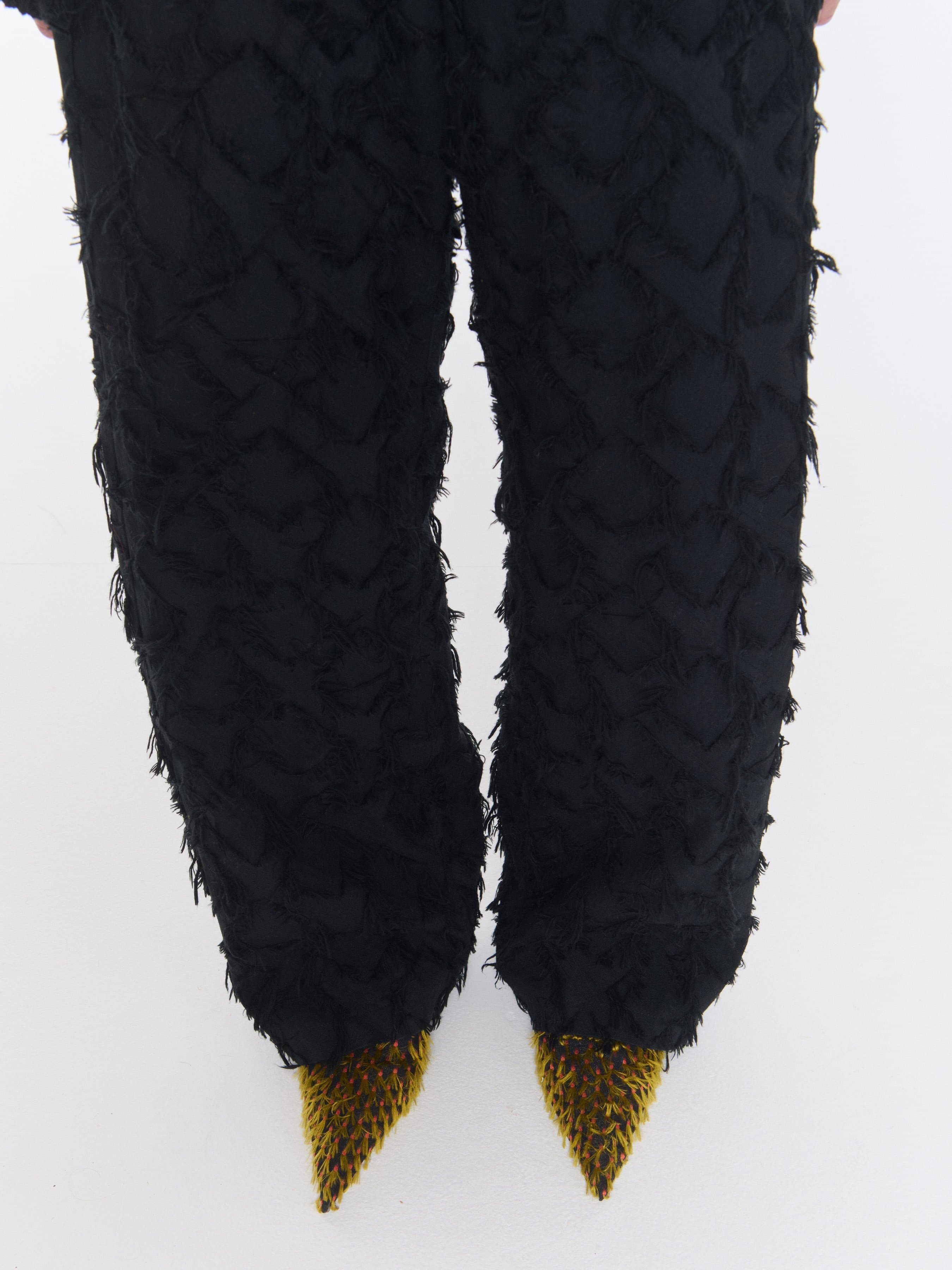 1377_936613acaa-loose-cut-jeans-fringed-black-twill_041-large