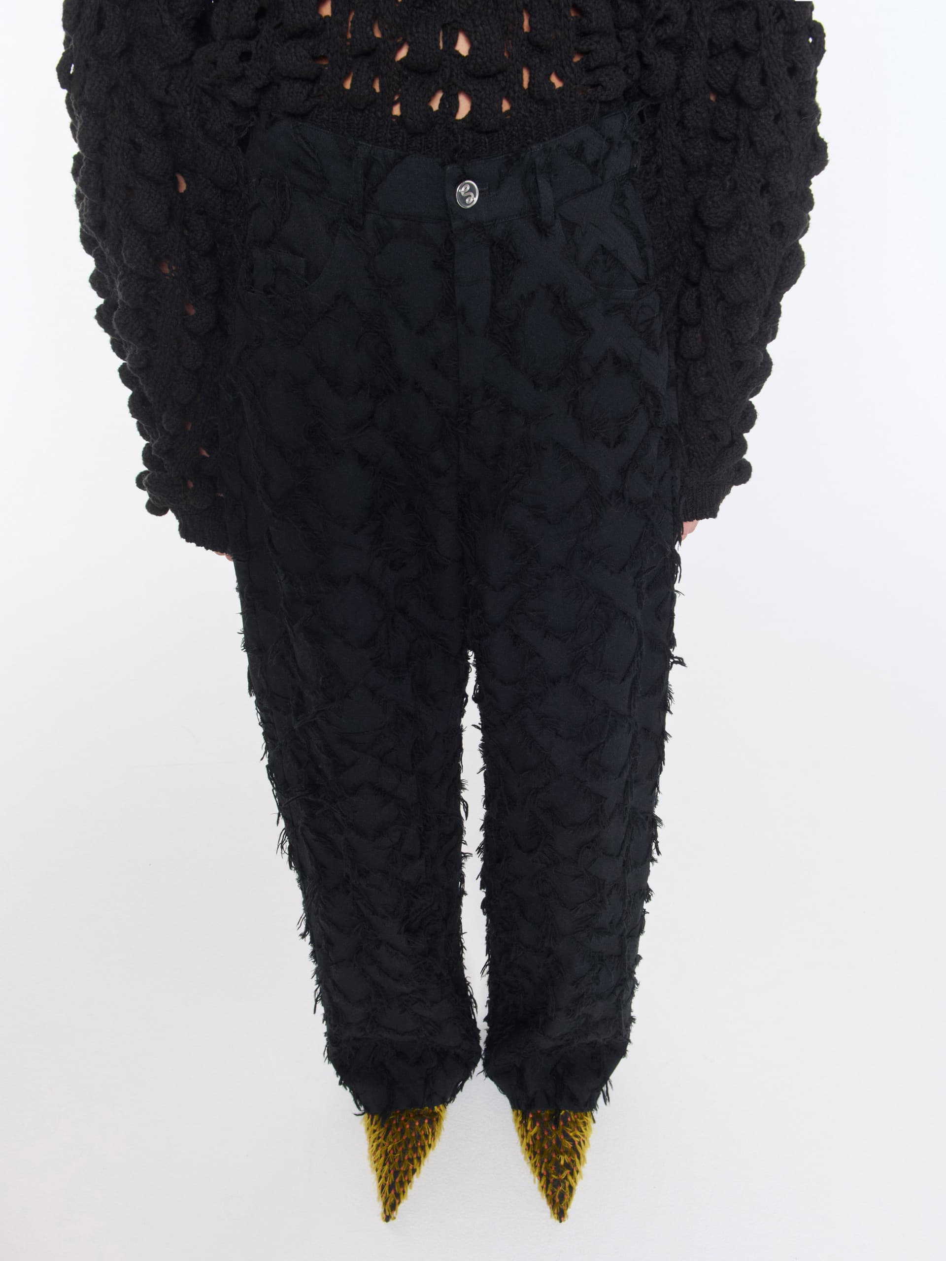 1377_fd530259d9-loose-cut-jeans-fringed-black-twill_039-large