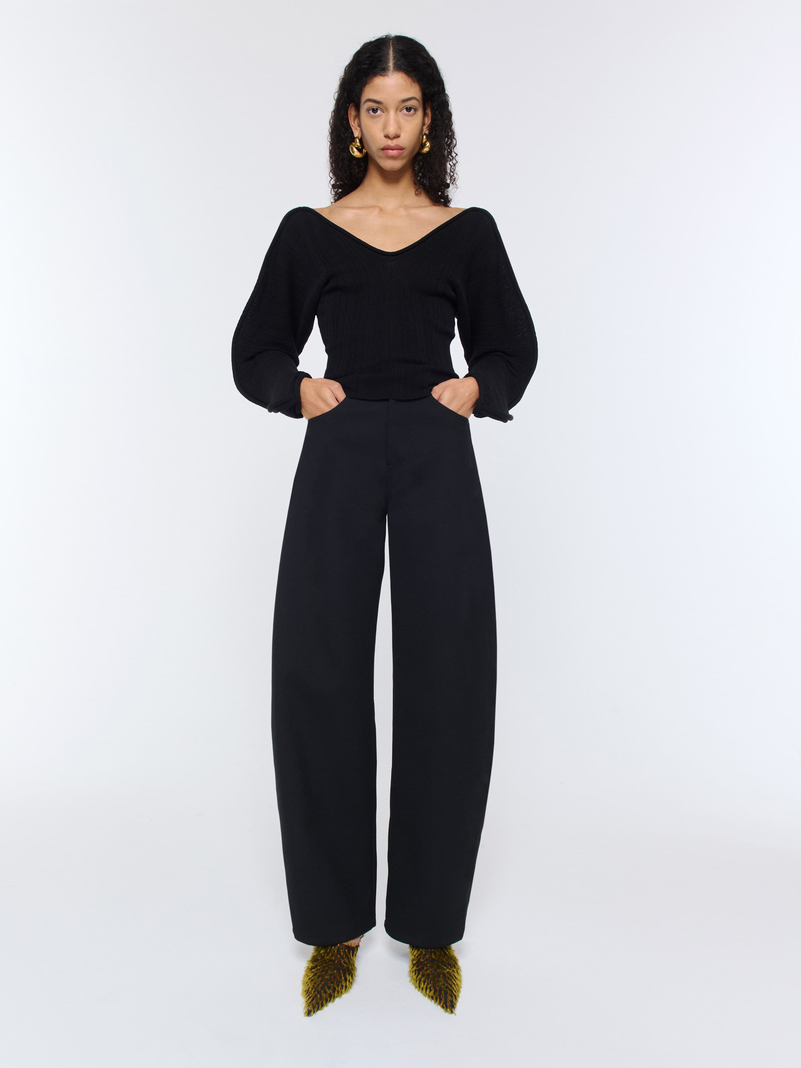 1407_ace8027c94-anguille-sweater-fluid-curved-black_024-large