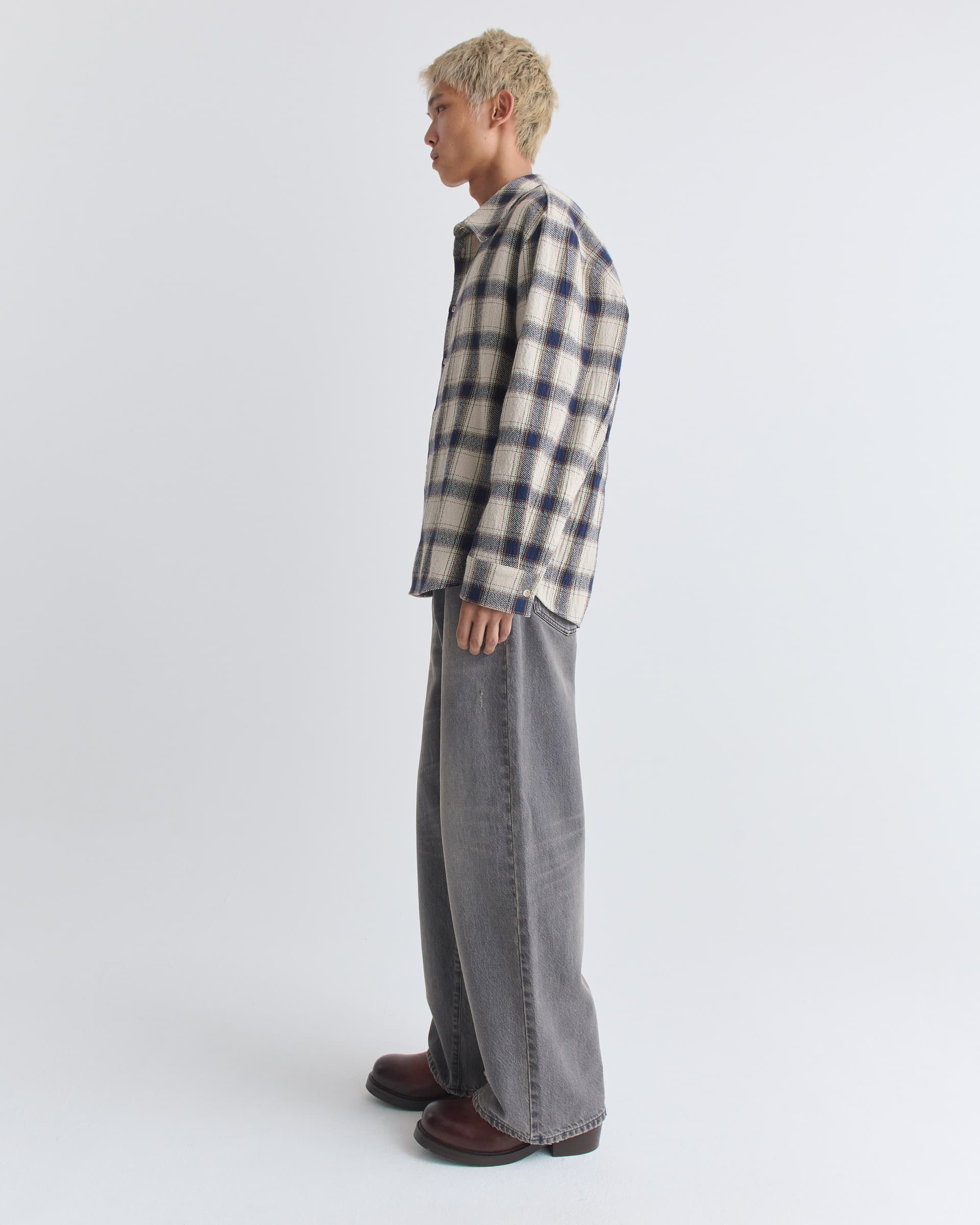 1462_5a380dab02-17_wes_shirt_navy_tablecloth_check_0834-large