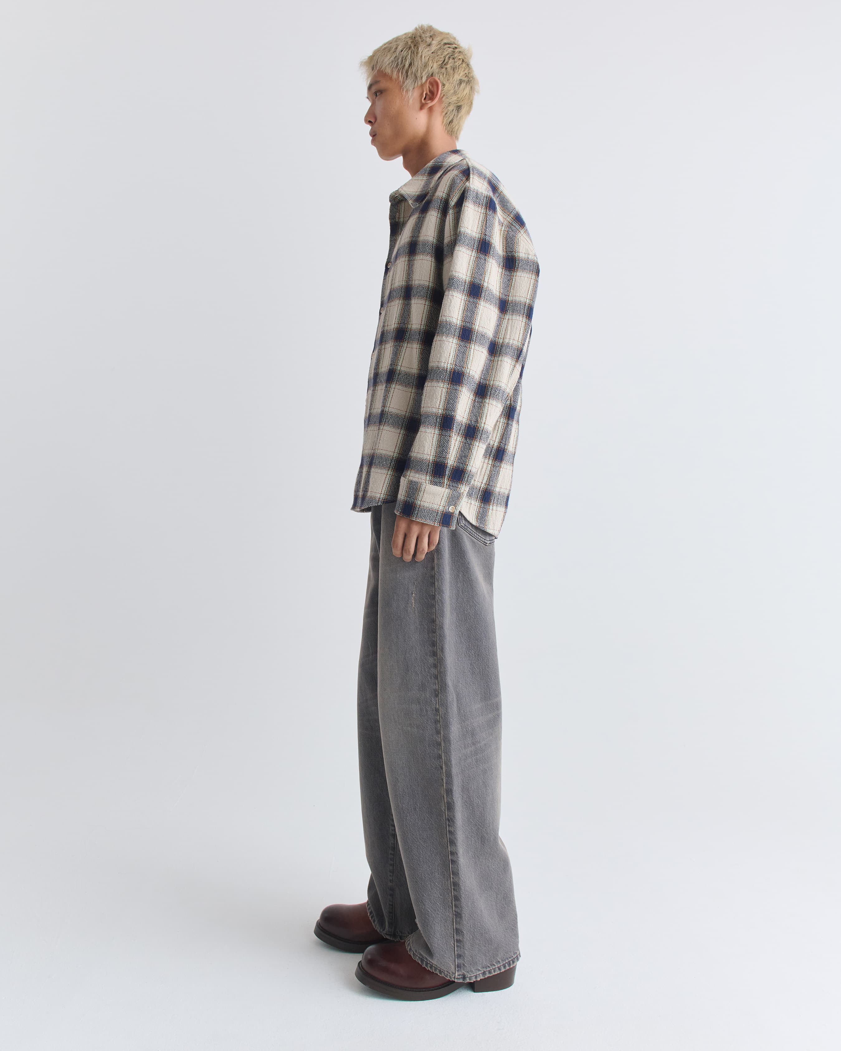 1462_5a380dab02-17_wes_shirt_navy_tablecloth_check_0834-large