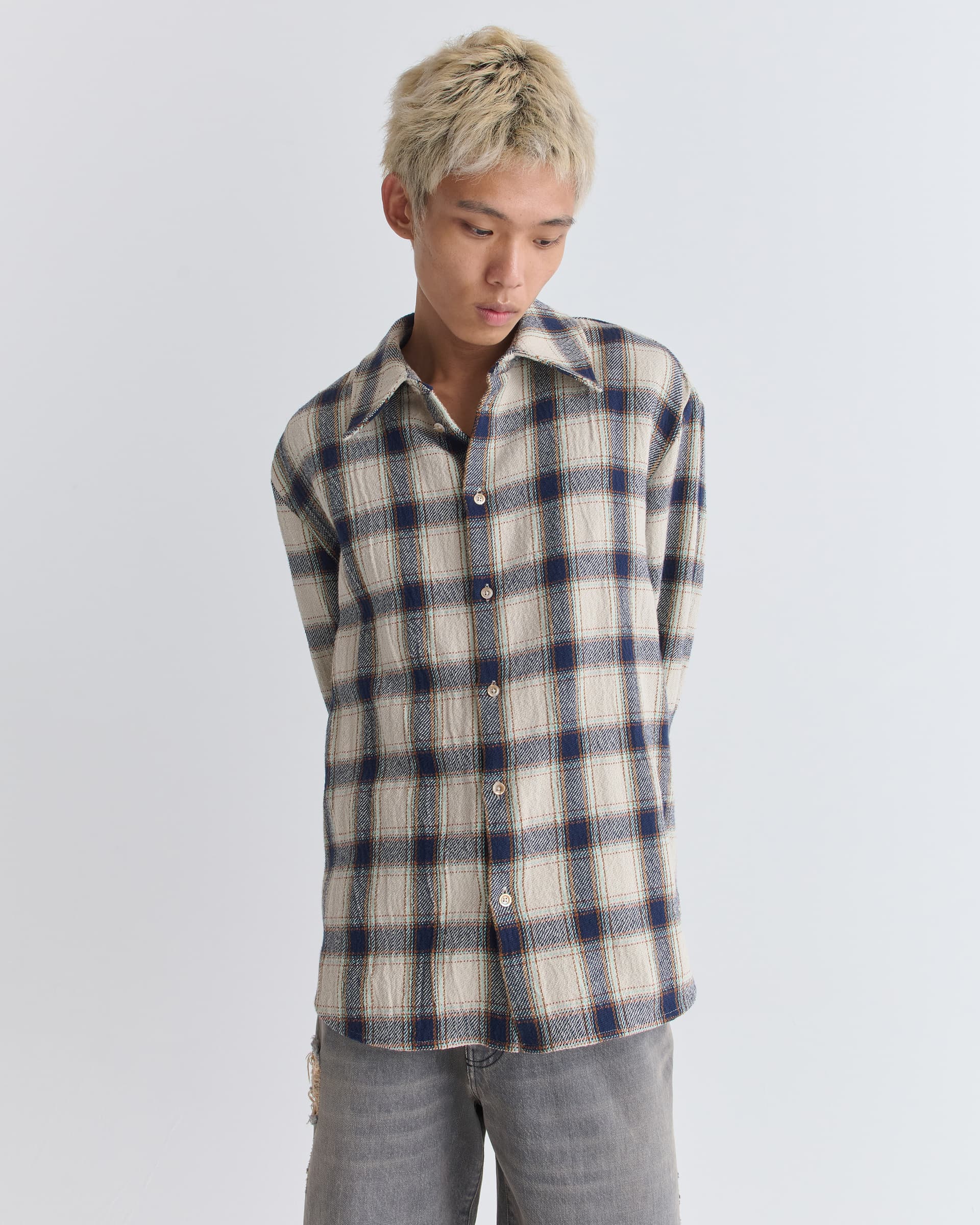 1462_b17cc9ff06-17_wes_shirt_navy_tablecloth_check_0821-large