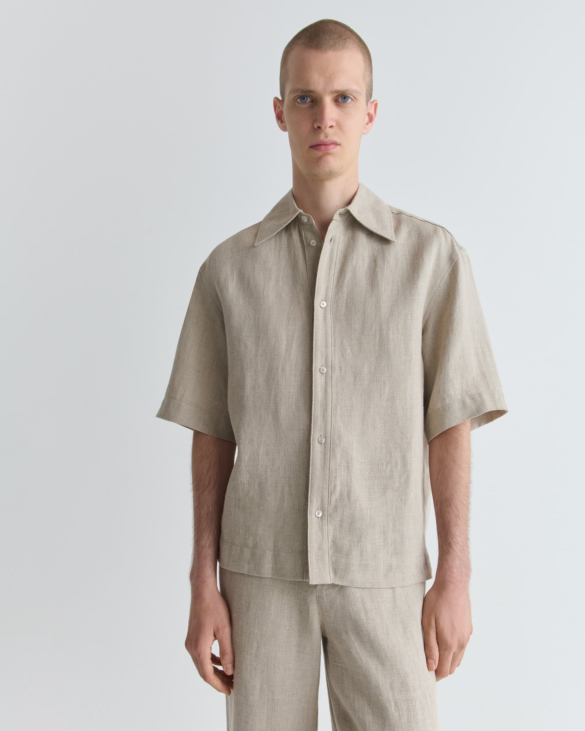 1463_c5c943aab3-10_dao_shirt_beige_concrete_linen_0665-large