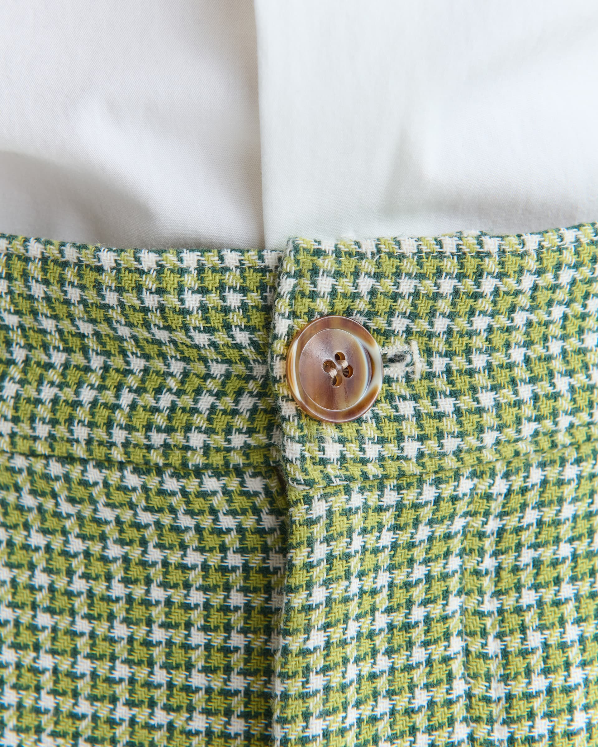 1485_d2fa019f0b-17_nasedo_shorts_soft_green_check_0984-large