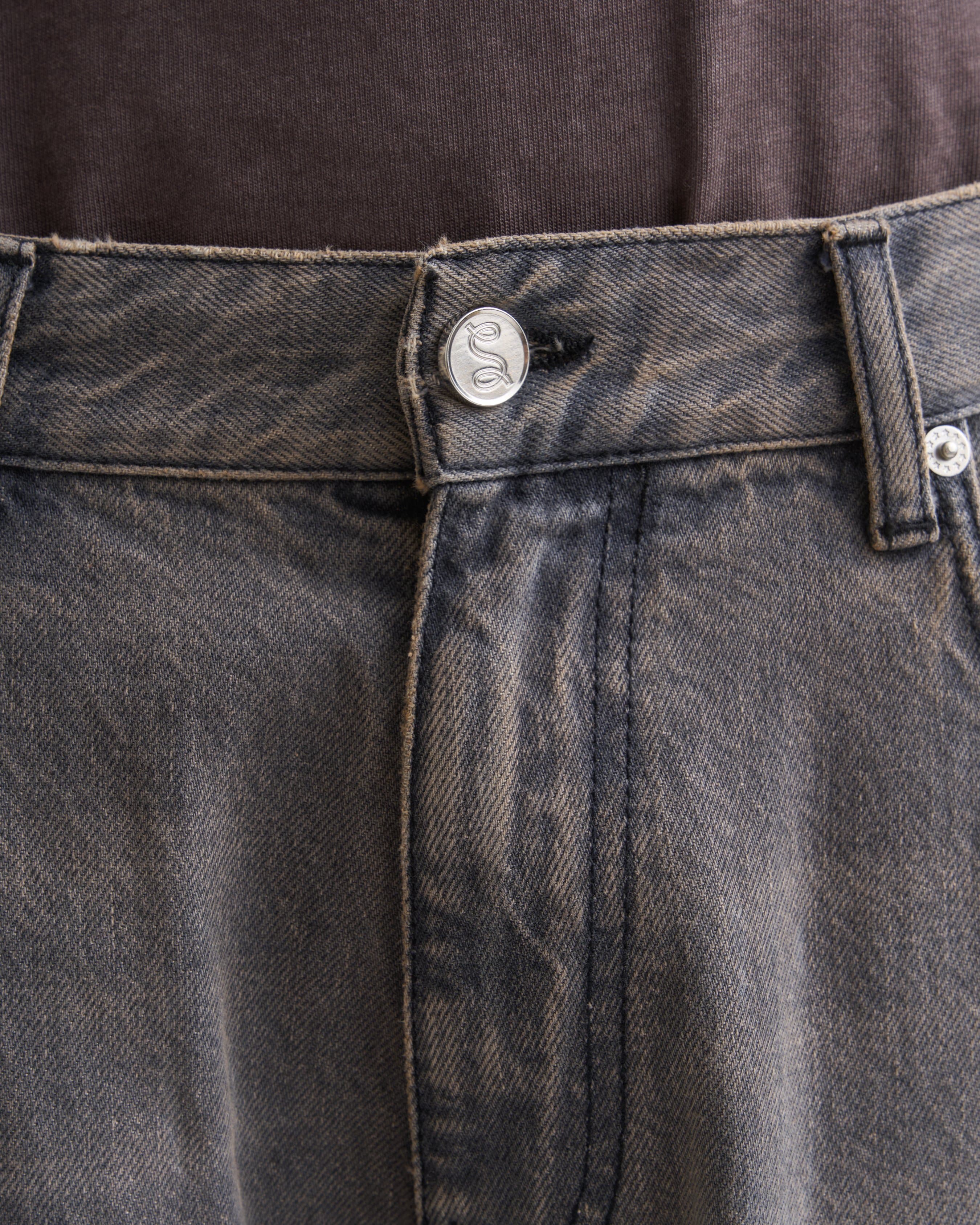 1491_7e16f46d6b-sefr_fw26_fmass-jeans-dust-black-wash_2516-large