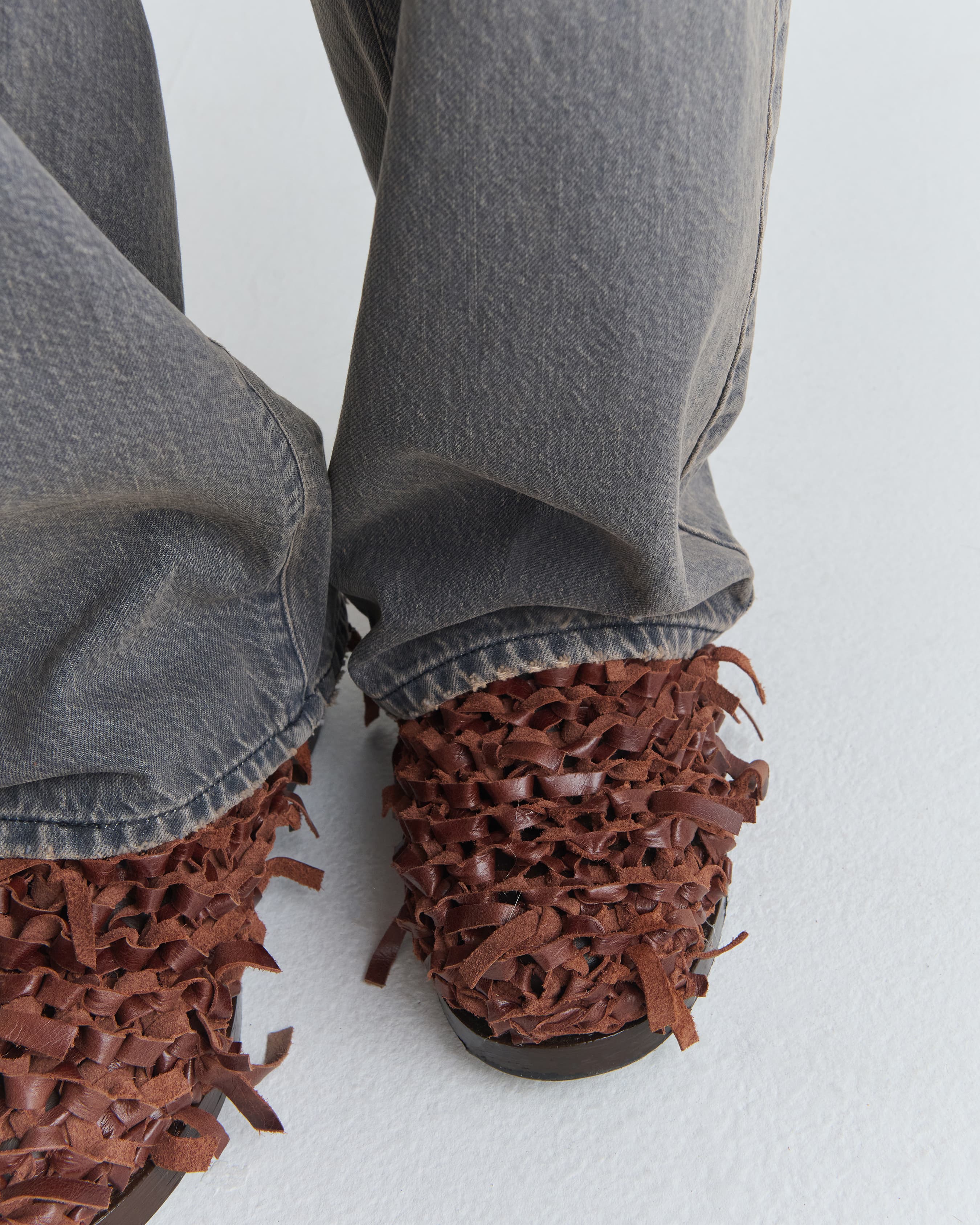 1491_9d63f3089c-16_mass_jeans_dust_black_wash_1064-large