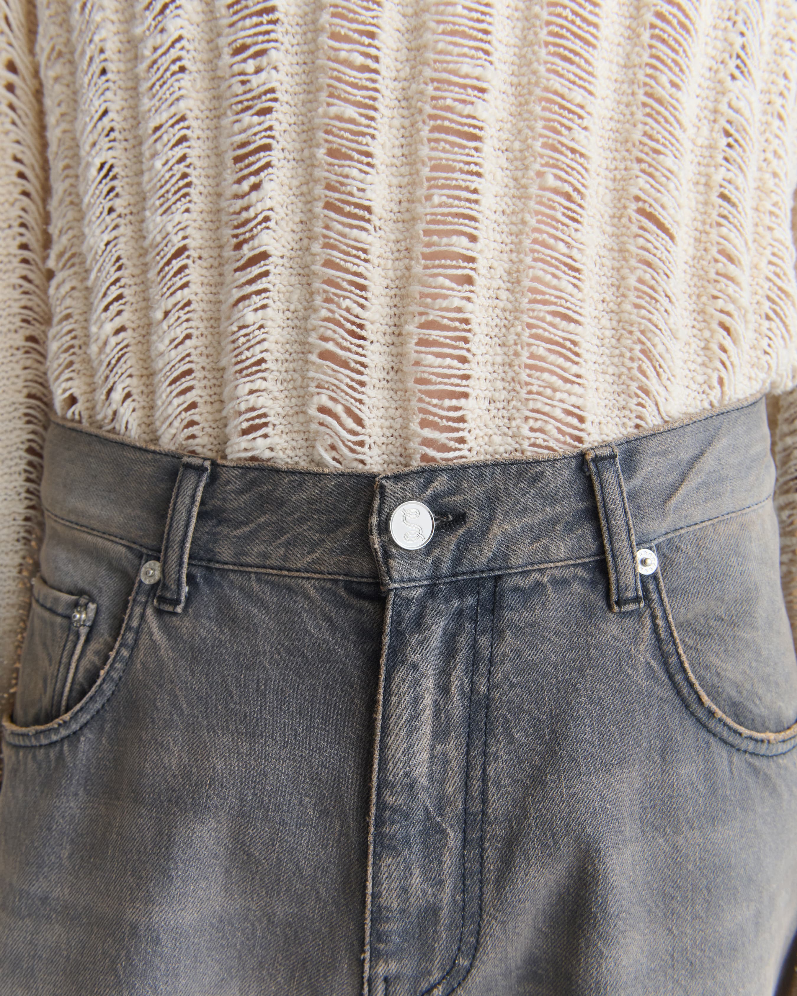 1491_d868524734-16_mass_jeans_dust_black_wash_1059-large