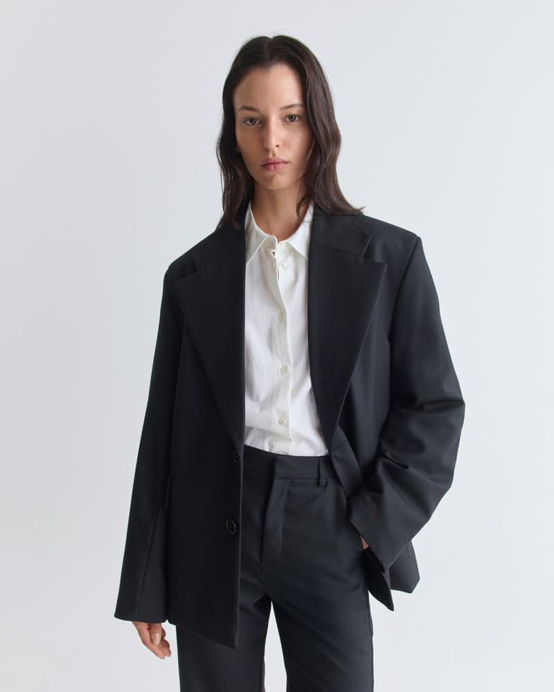 1511_842b63e3bf-07_gwen_blazer_fine_black_wool_0343-full