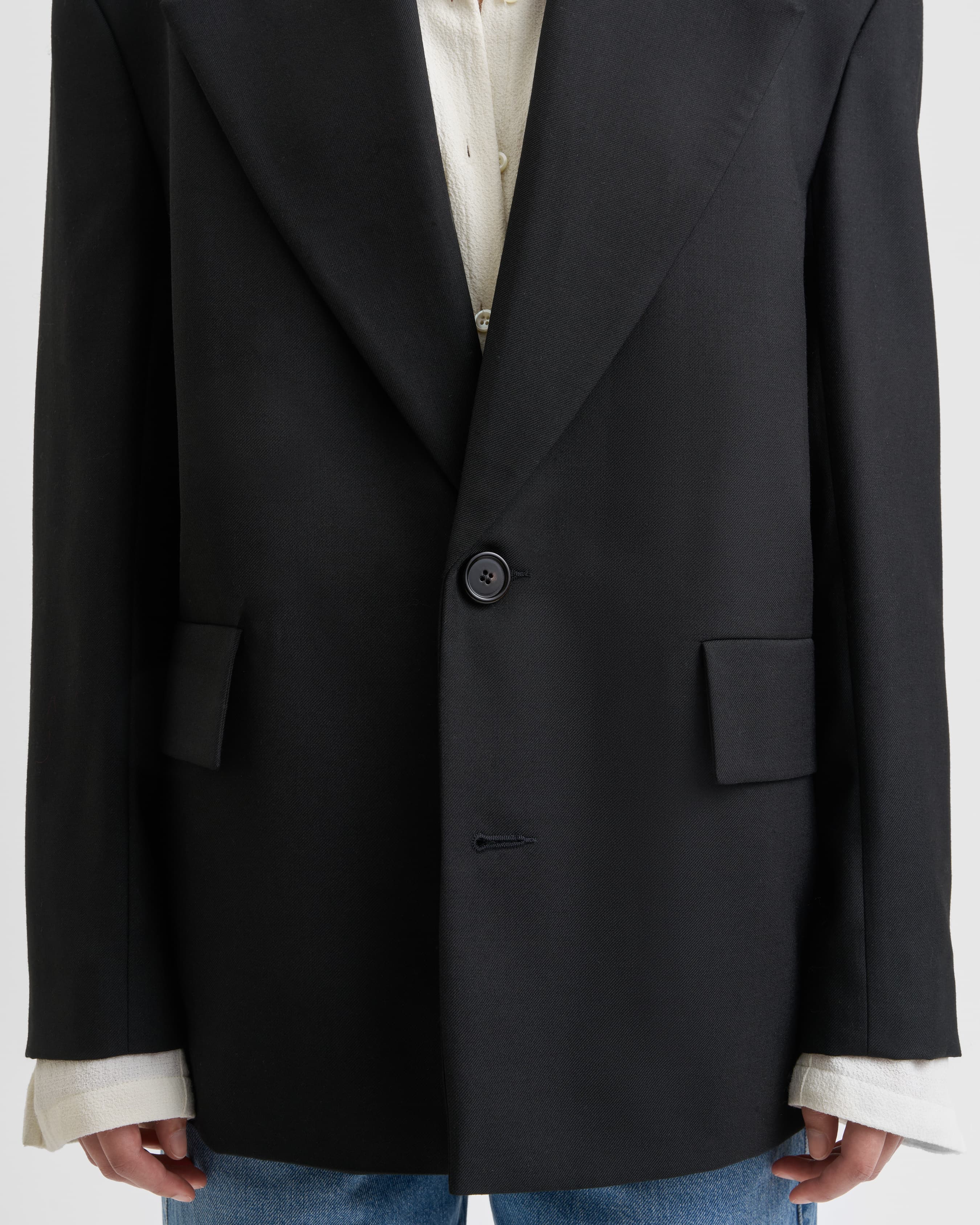 1511_a5bde1f4de-sefr_fw26_gwen-blazer-fine-black-wool_9225-large