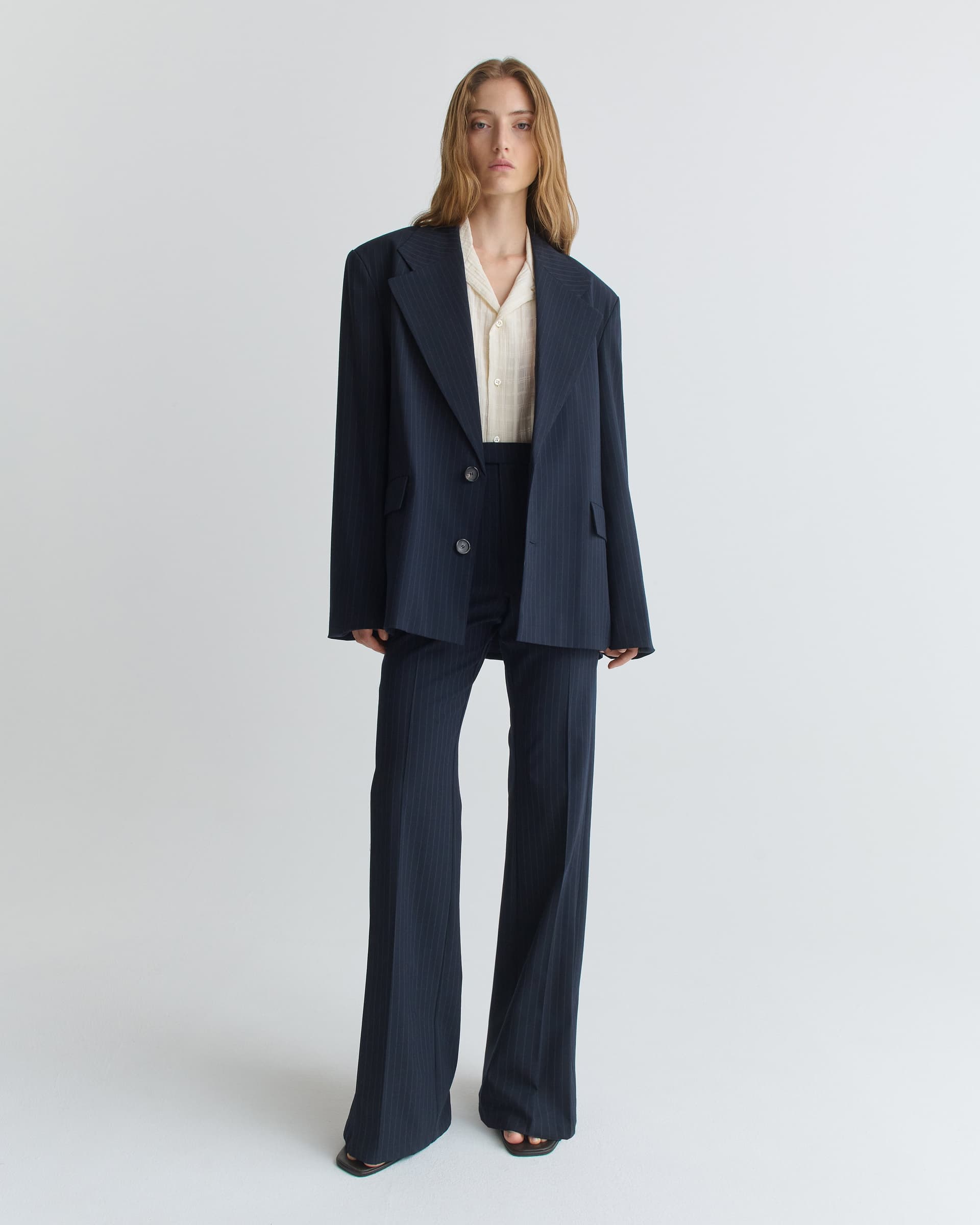 1514_e957dad83e-08_somin_blazer_banker_pinstripe_0487-large