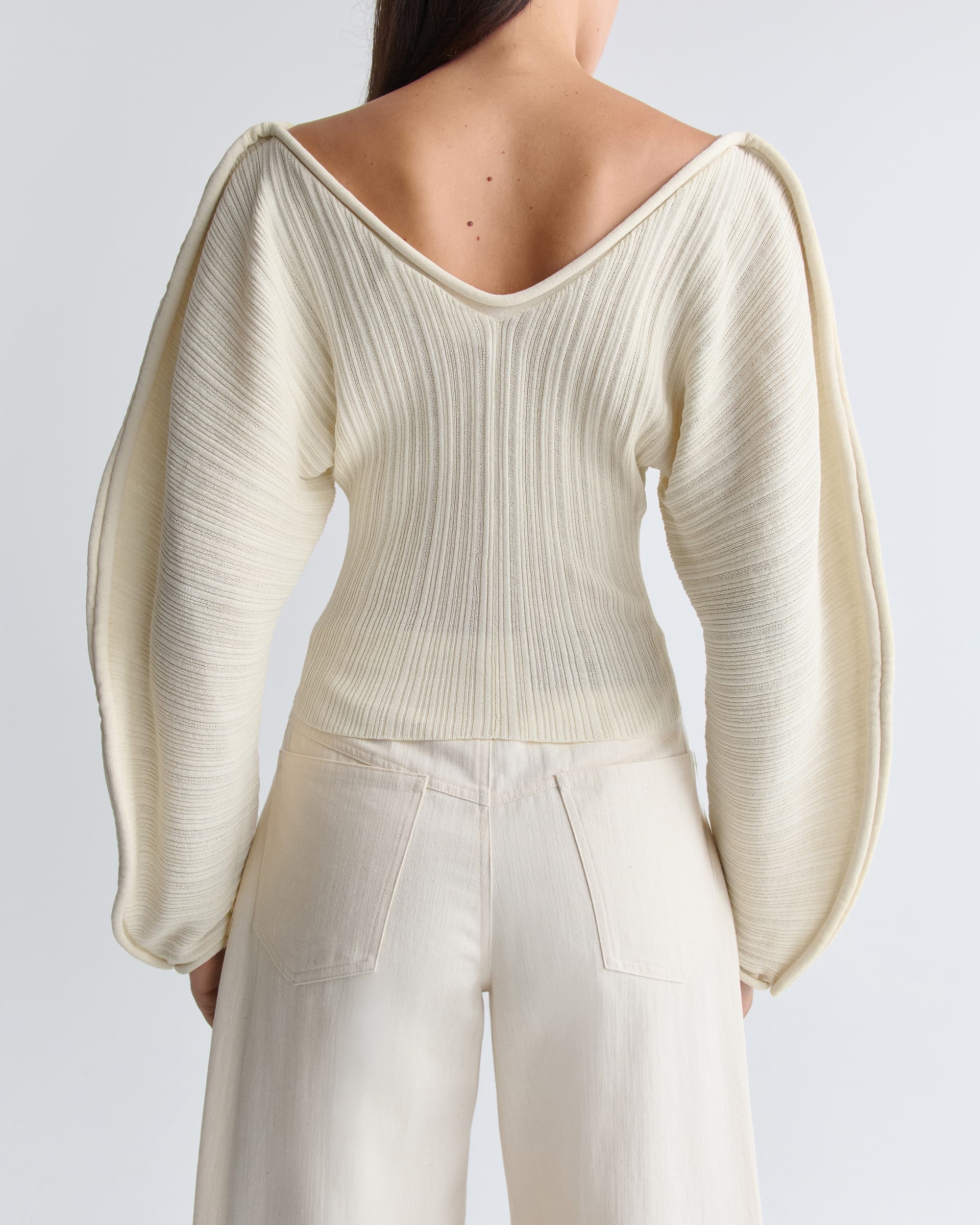 1524_c1248548b7-36_anguille_sweater_fluid_curved_cream_1912-large