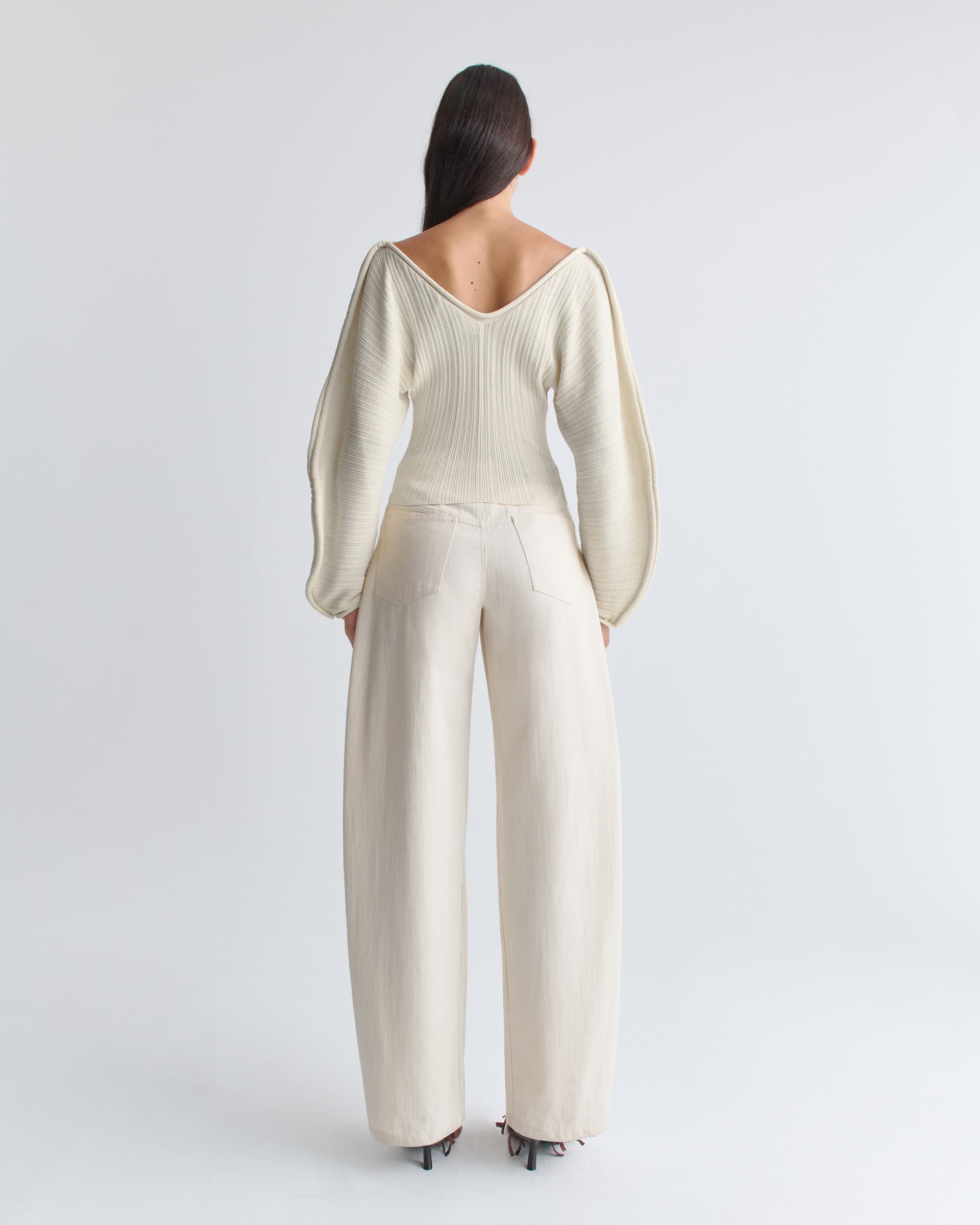 1524_cecfb682a2-36_anguille_sweater_fluid_curved_cream_1908-large