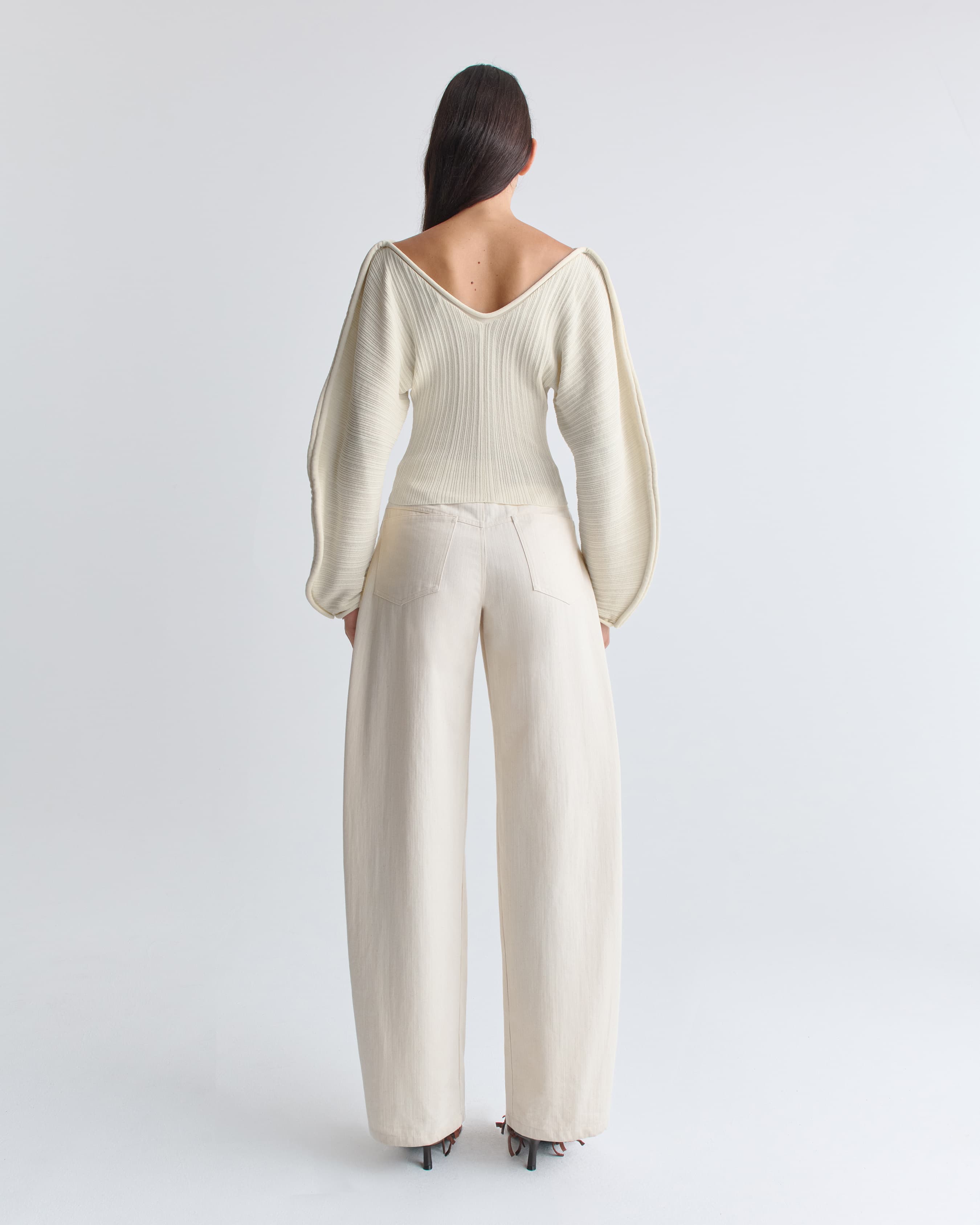 1524_cecfb682a2-36_anguille_sweater_fluid_curved_cream_1908-large