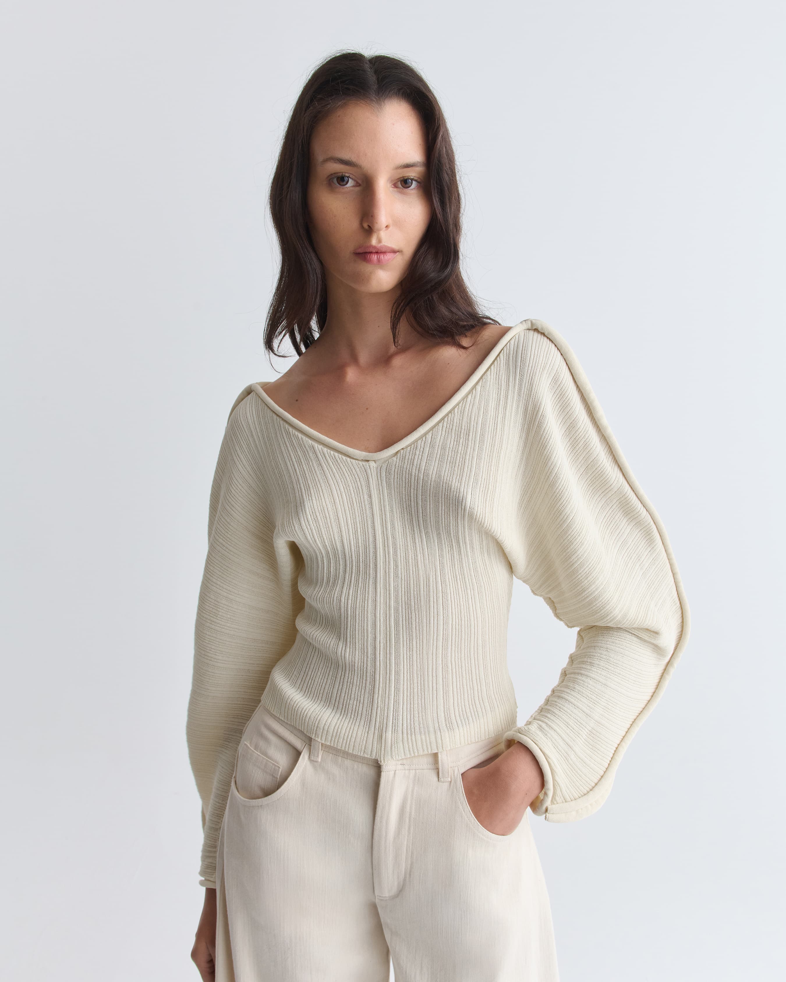 1524_d326b1f86c-36_anguille_sweater_fluid_curved_cream_1871-large