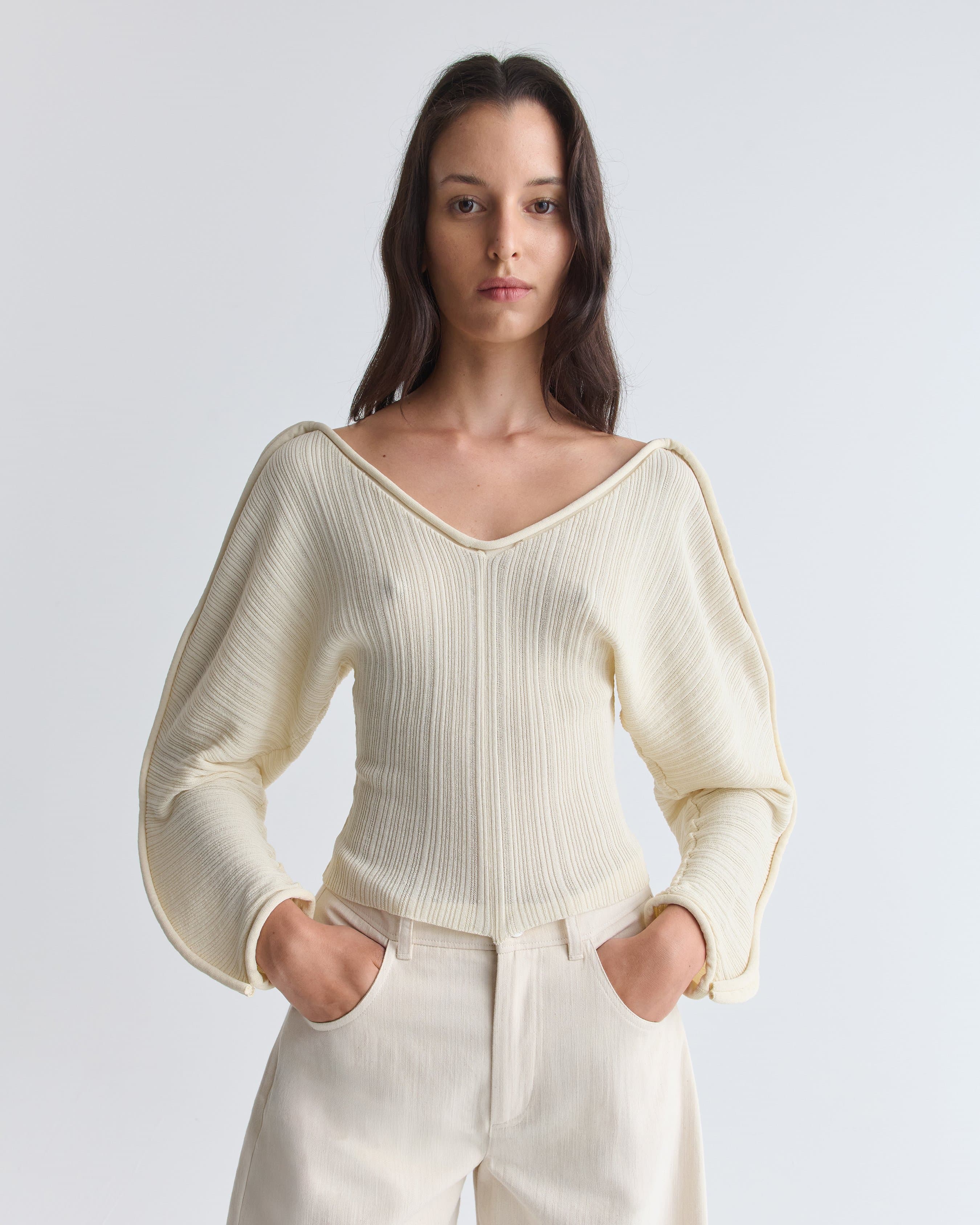 1524_f5ae499af0-36_anguille_sweater_fluid_curved_cream_1868-large