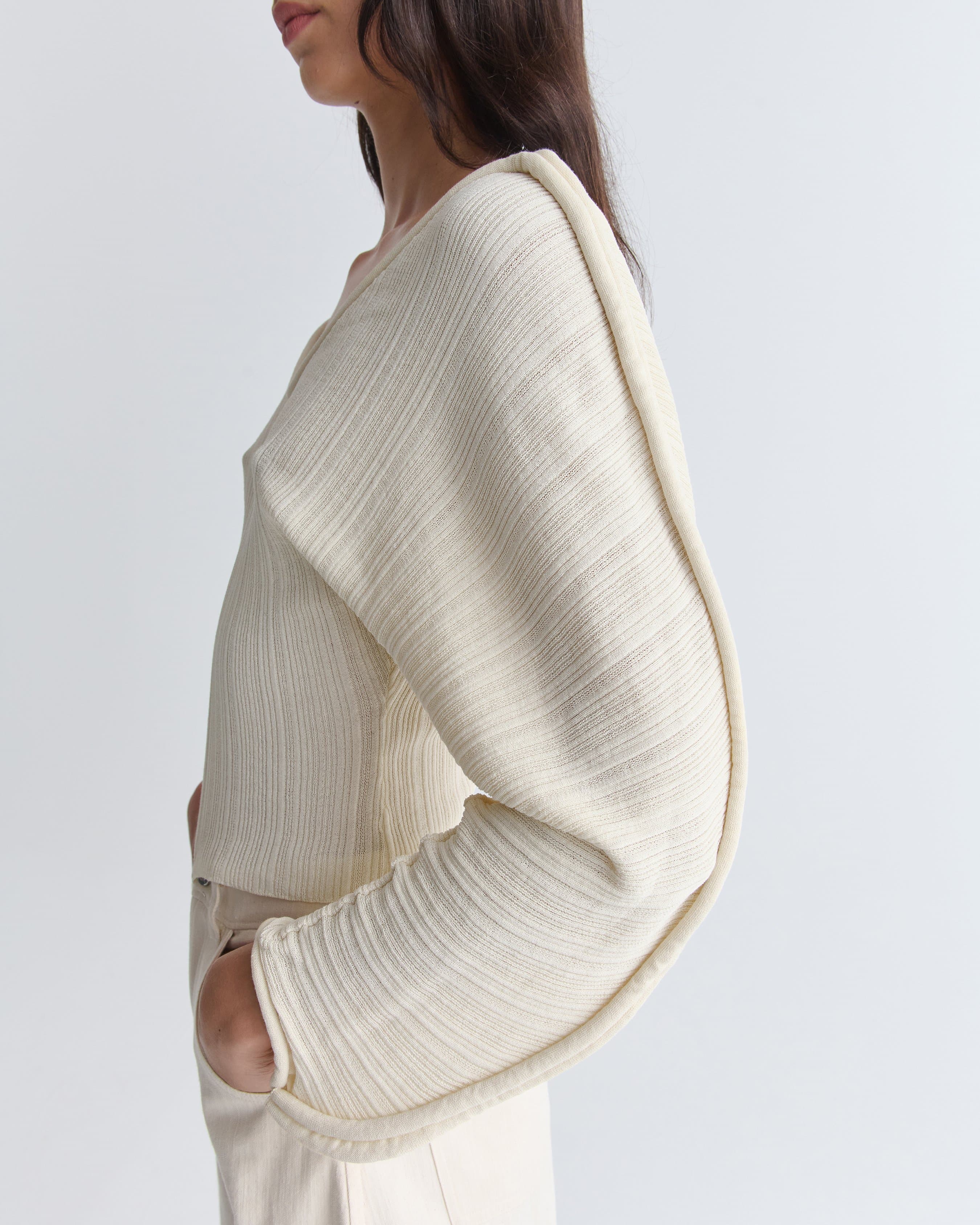 1524_ff94478ab7-36_anguille_sweater_fluid_curved_cream_1887-large