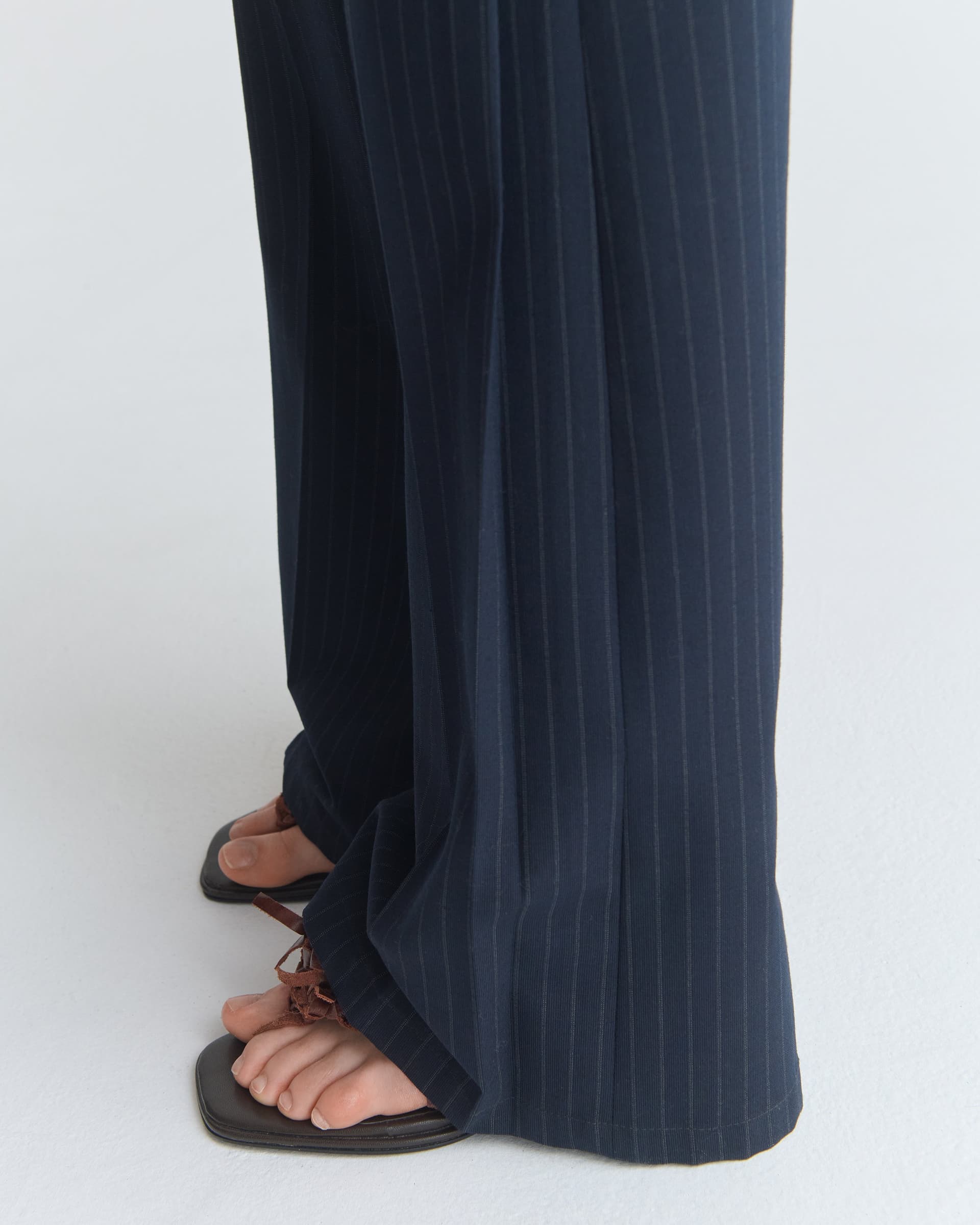 1541_84e1cd1ce1-06_jess_trouser_banker_pinstripe_0388-large