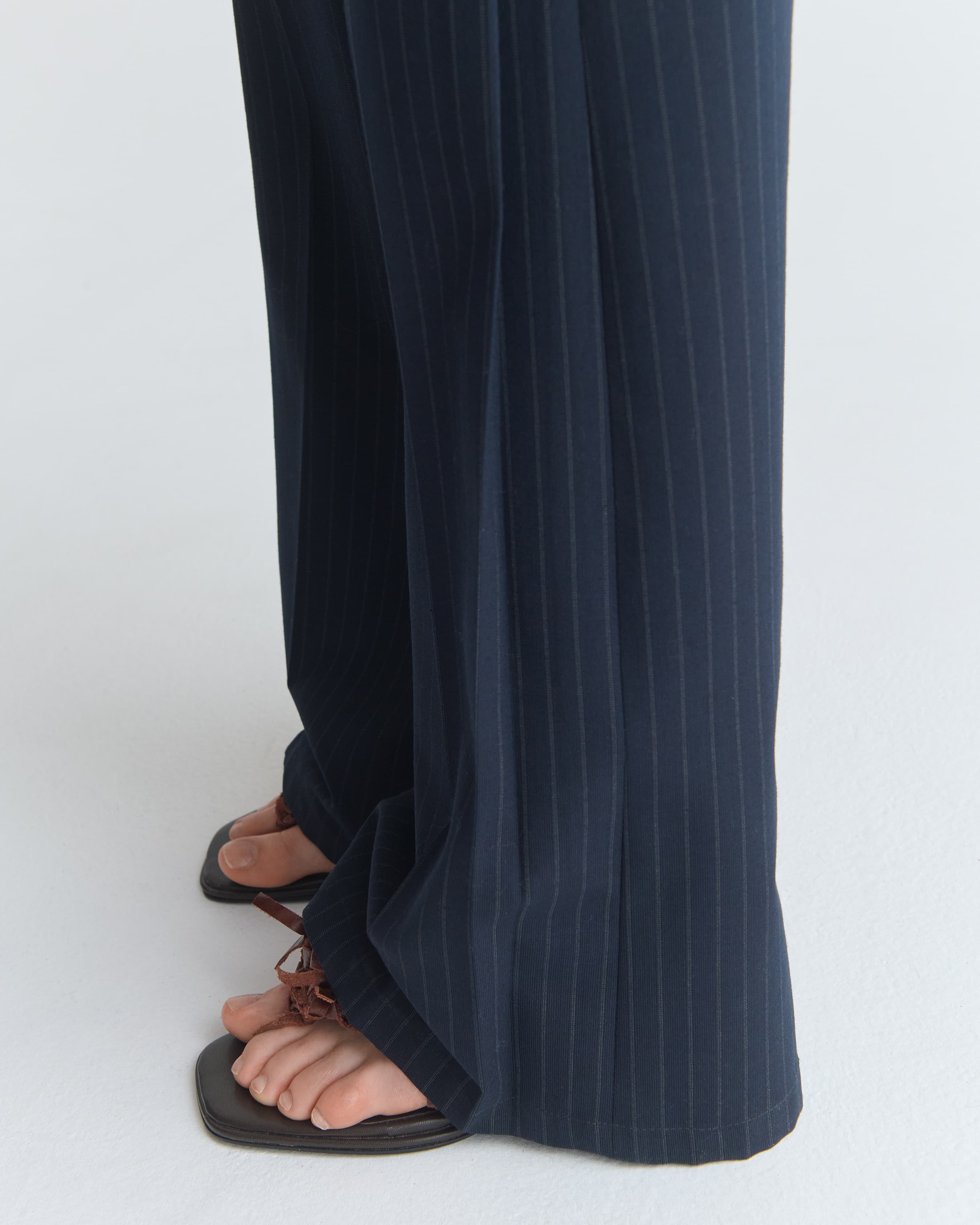 1541_84e1cd1ce1-06_jess_trouser_banker_pinstripe_0388-large