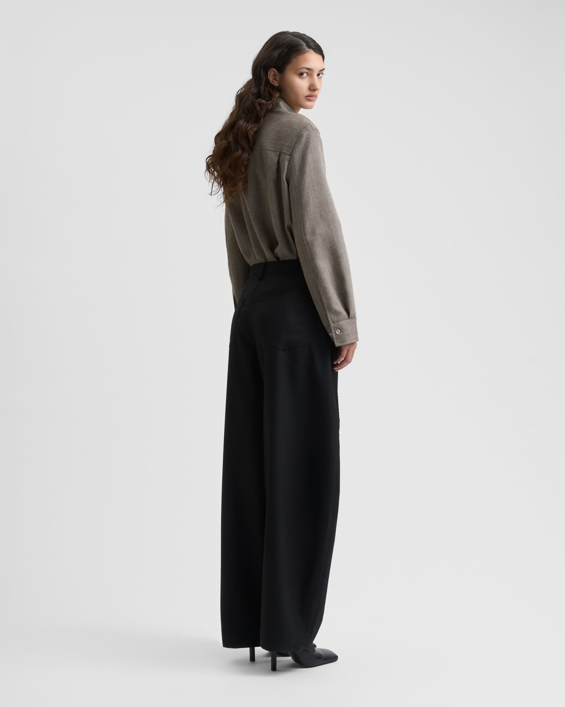 1547_23a47f001a-sefr_fw26_soline-leather-trouser-black_8399-large
