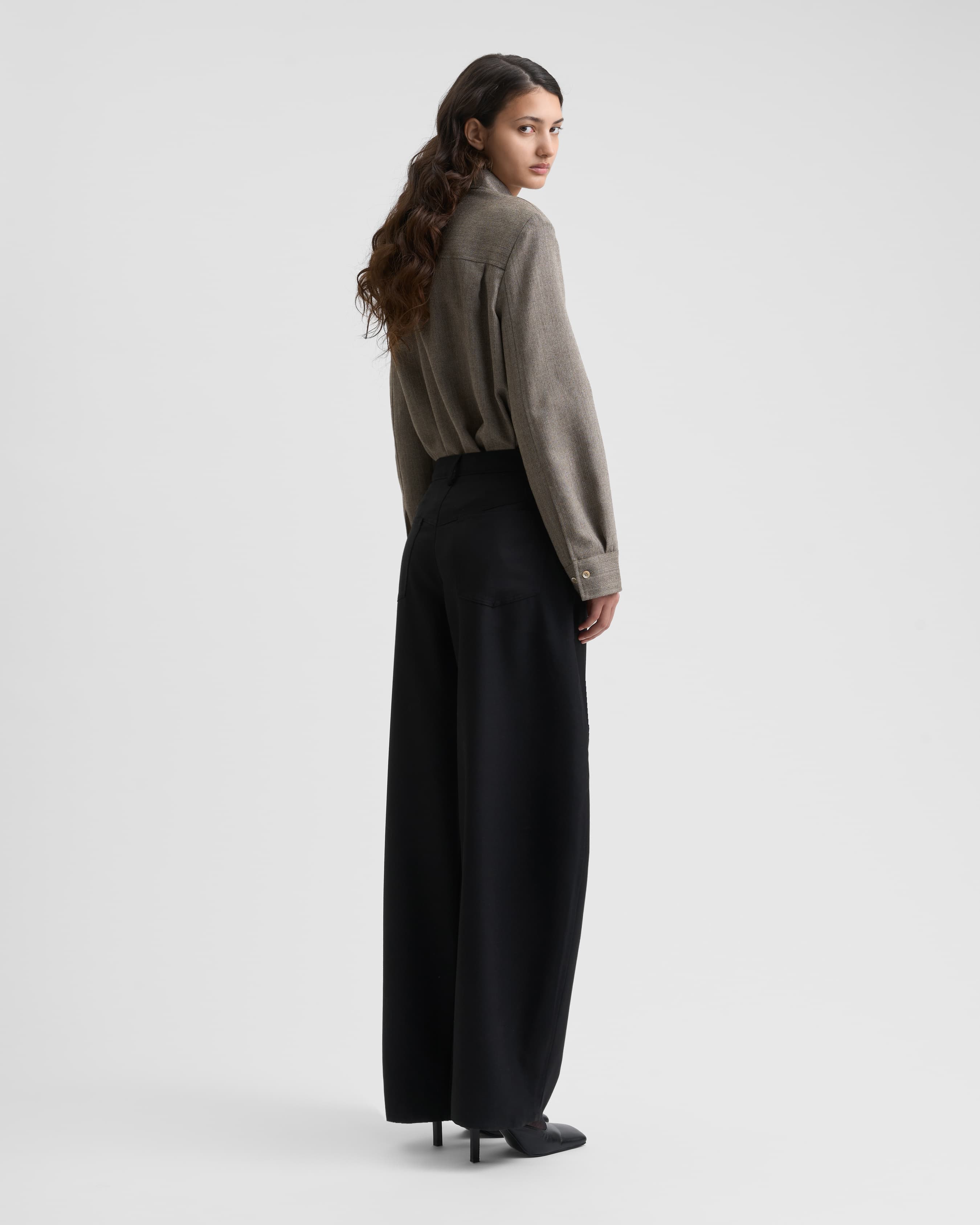 1547_23a47f001a-sefr_fw26_soline-leather-trouser-black_8399-large
