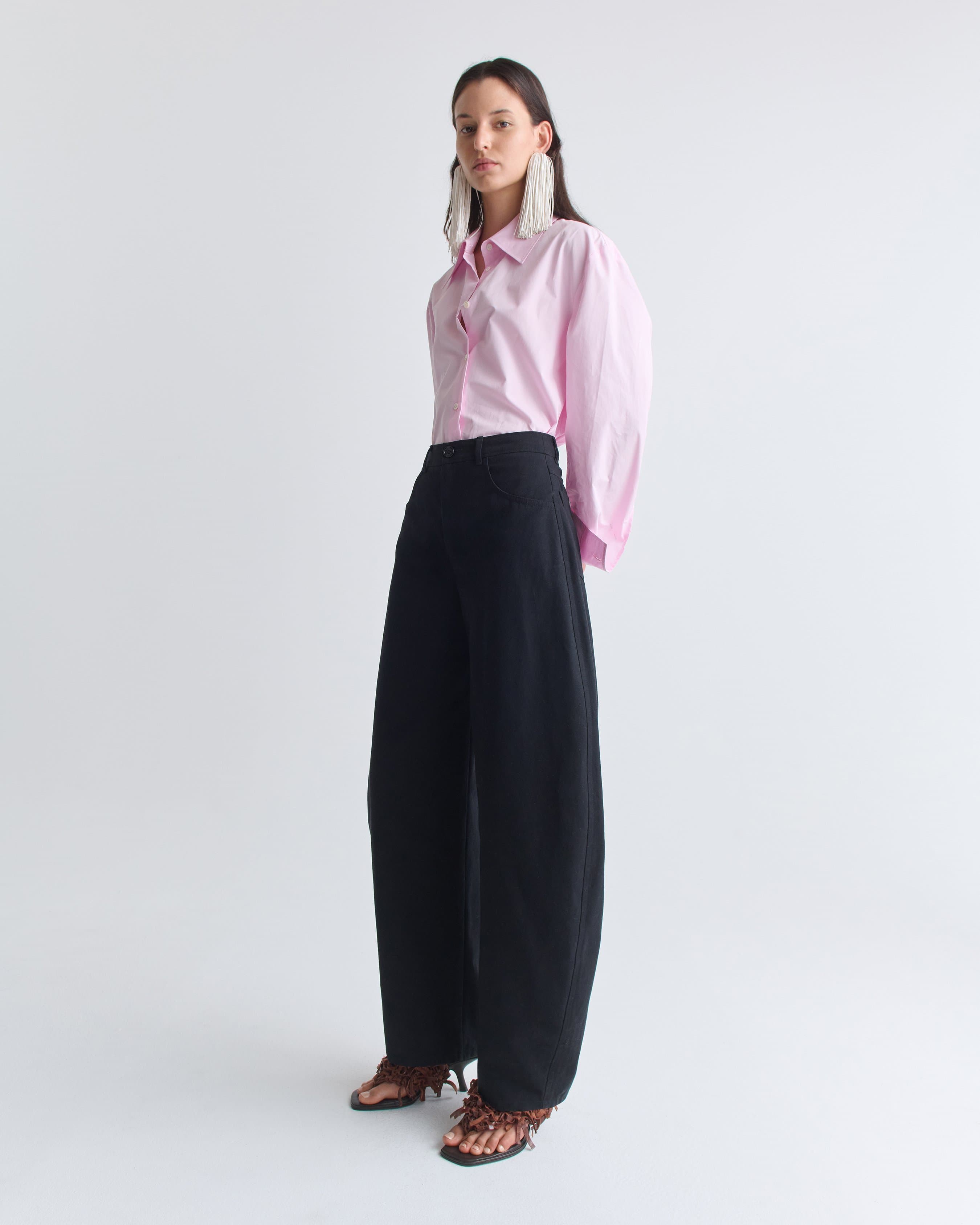 1550_cb12b61a38-21_tiko_trouser_evening_black_twill_0987-large