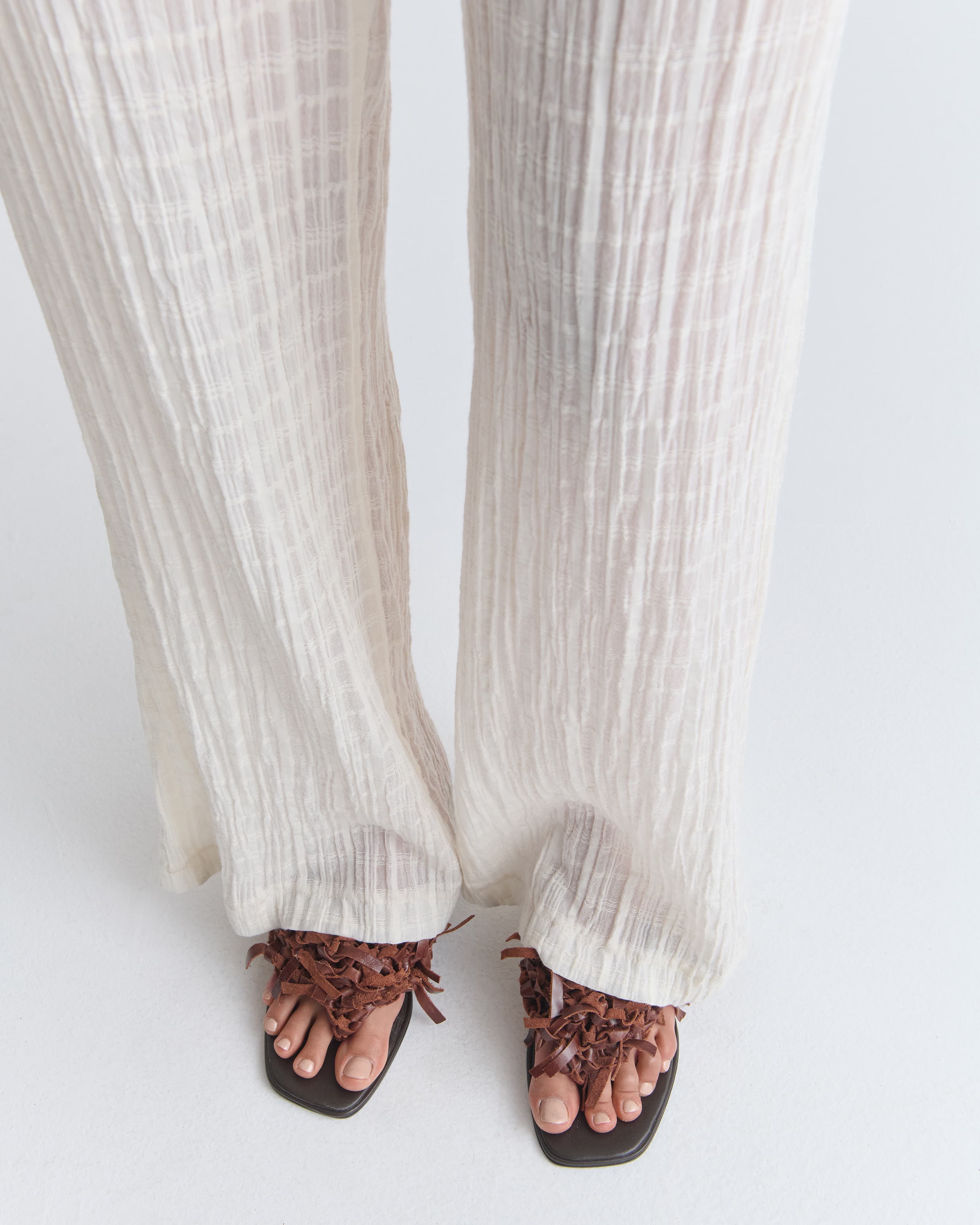 1552_c498dc4042-18_daphne_trouser_cloud_white_check_0874-large