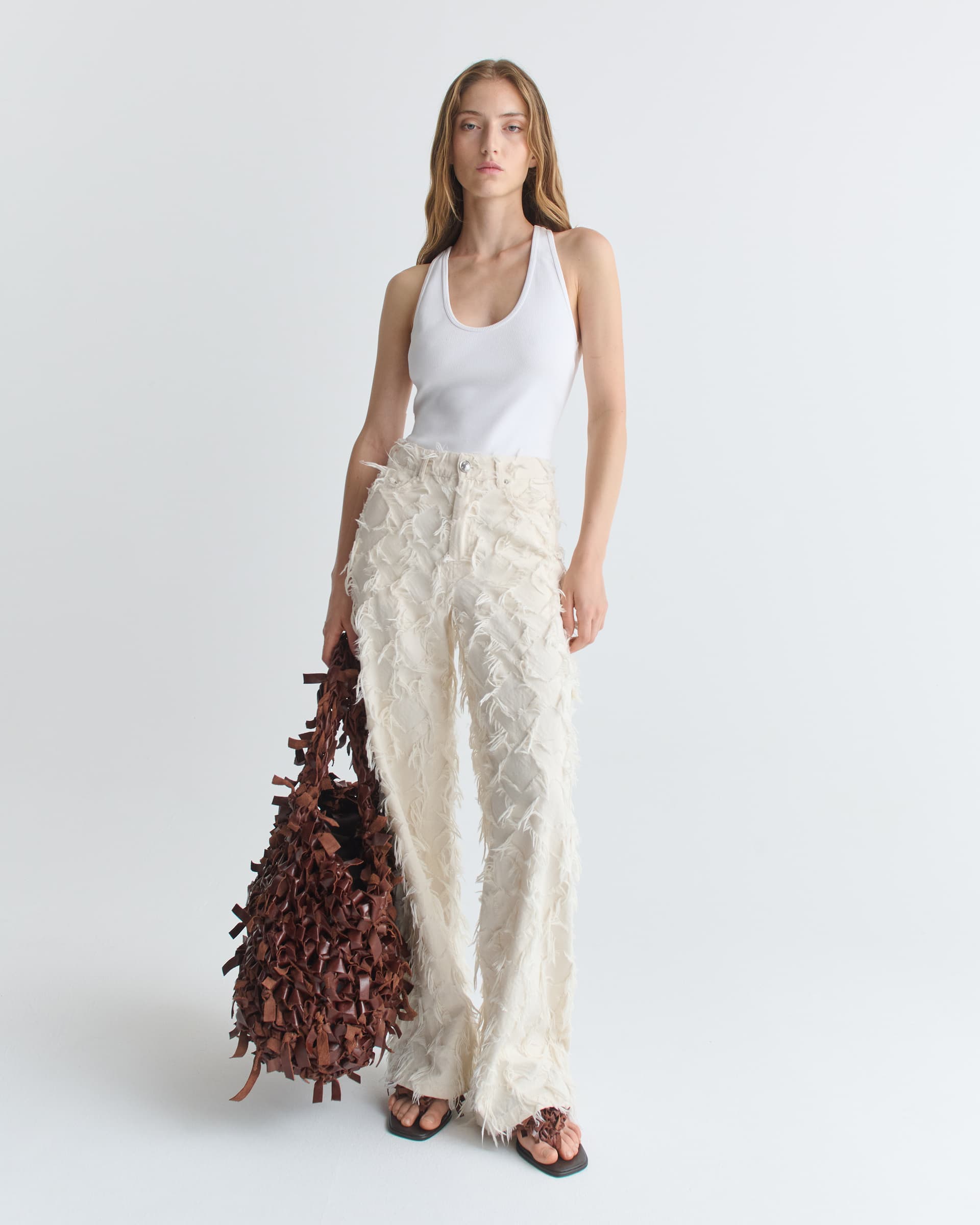 1590_0bf0078bf7-02_loose_cut_jeans_fringed_white_twill_0179-large