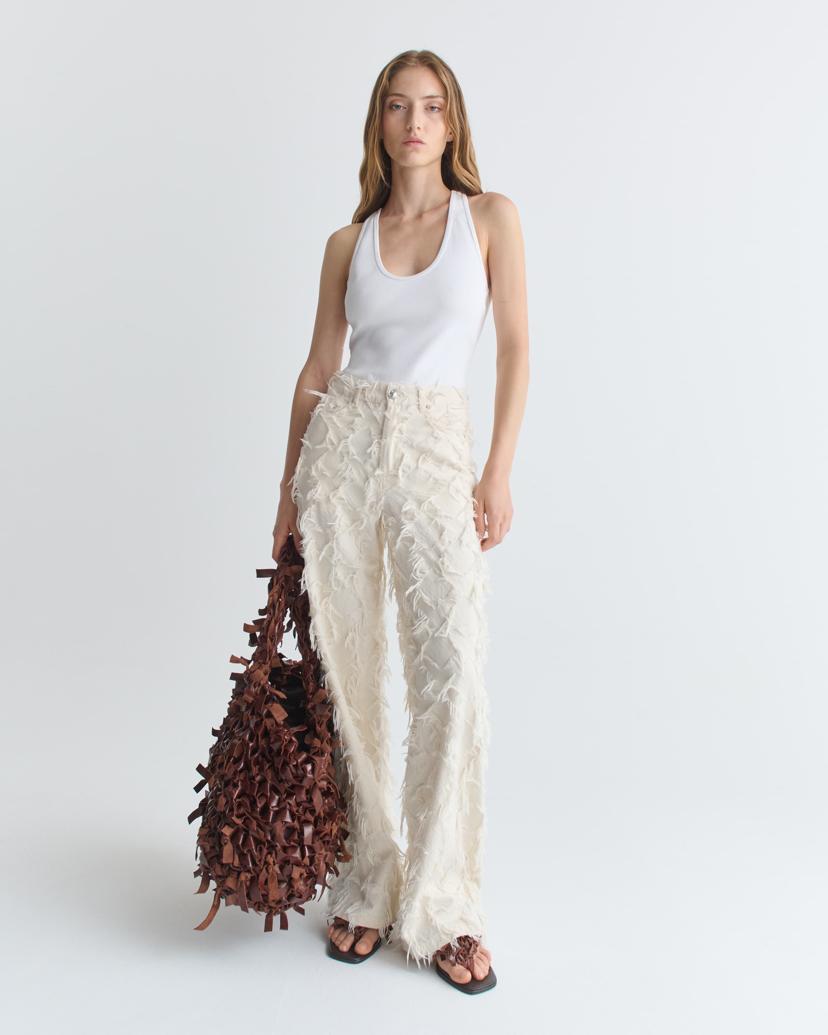 1590_0bf0078bf7-02_loose_cut_jeans_fringed_white_twill_0179-large