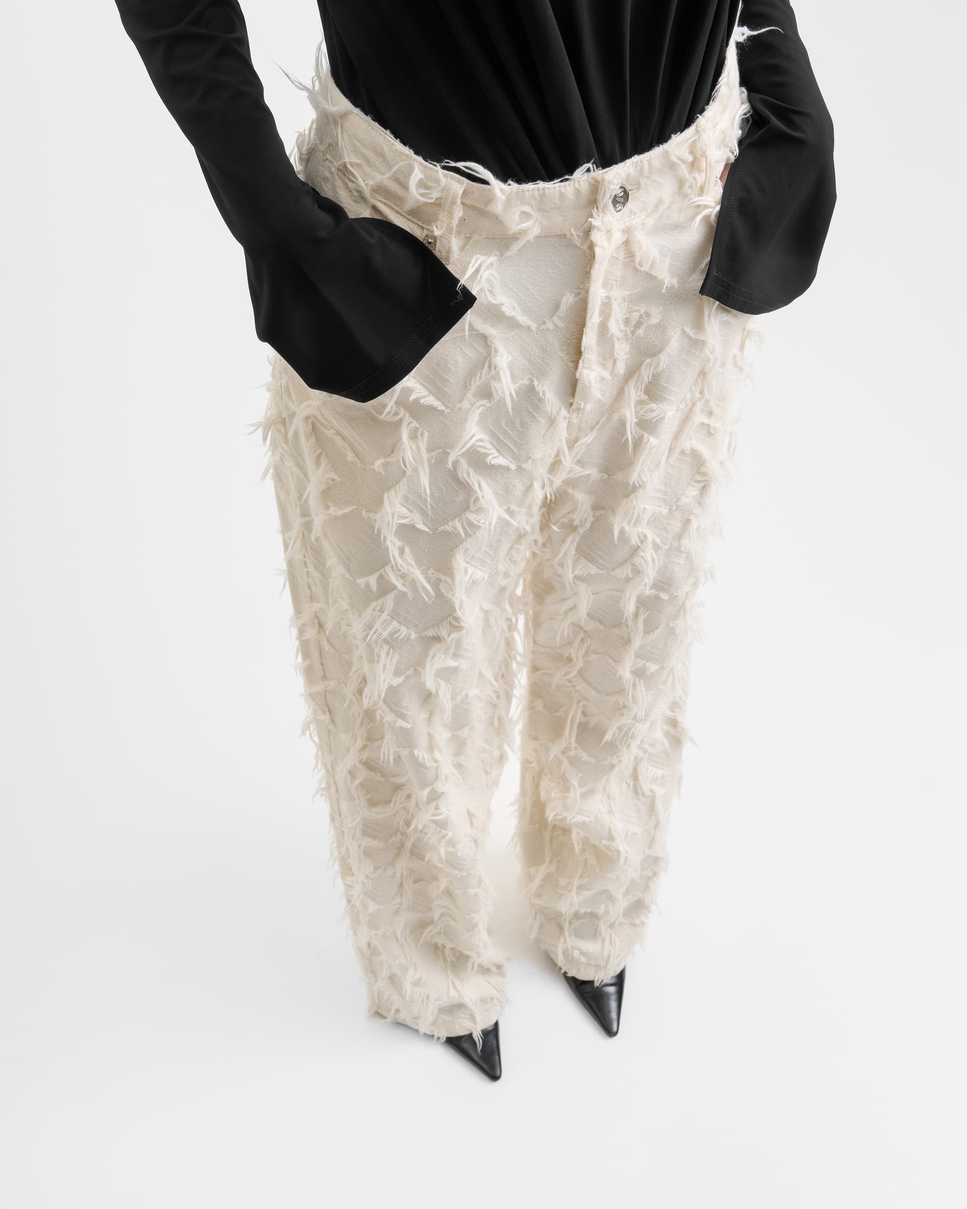 1590_7c5aefb192-sefr_fw26_loose-cut-fringed-white-twill_0139-large
